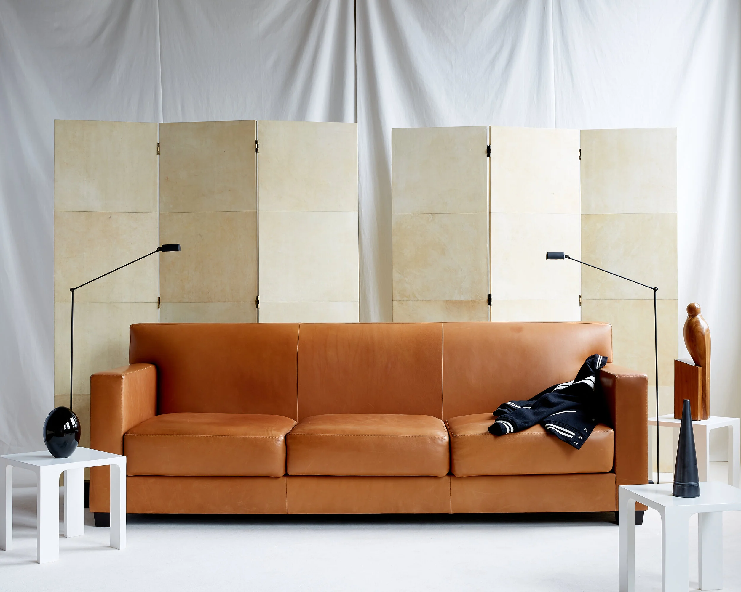 jean_michel_frank_ecart_hermes_leather_sofa_parchment_screens_jouve_chambost_ysl_quinet_251.jpg
