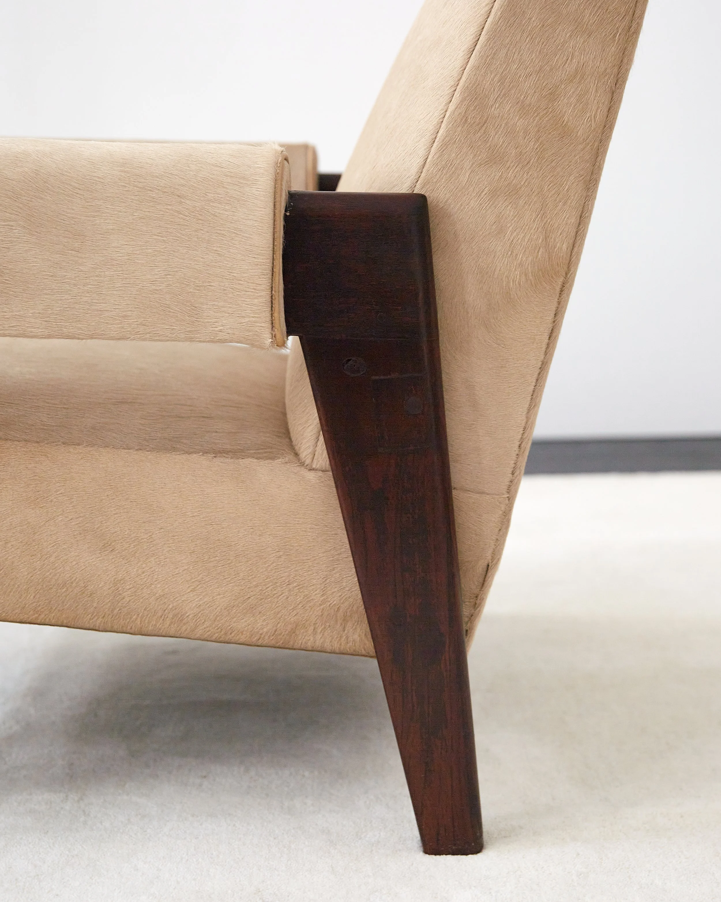 pierre_jeanneret_le_corbusier_upholstered_sofa_set_hide_high_court_bridge_leg 3.jpg