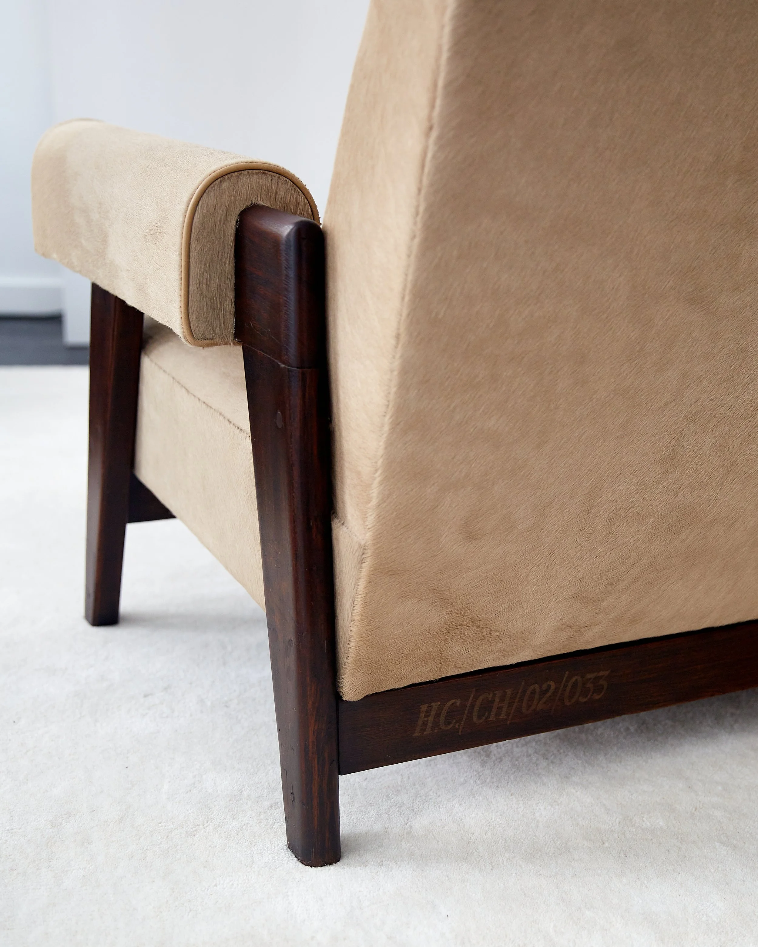 pierre_jeanneret_le_corbusier_upholstered_sofa_set_hide_high_court_bridge_leg 6.jpg