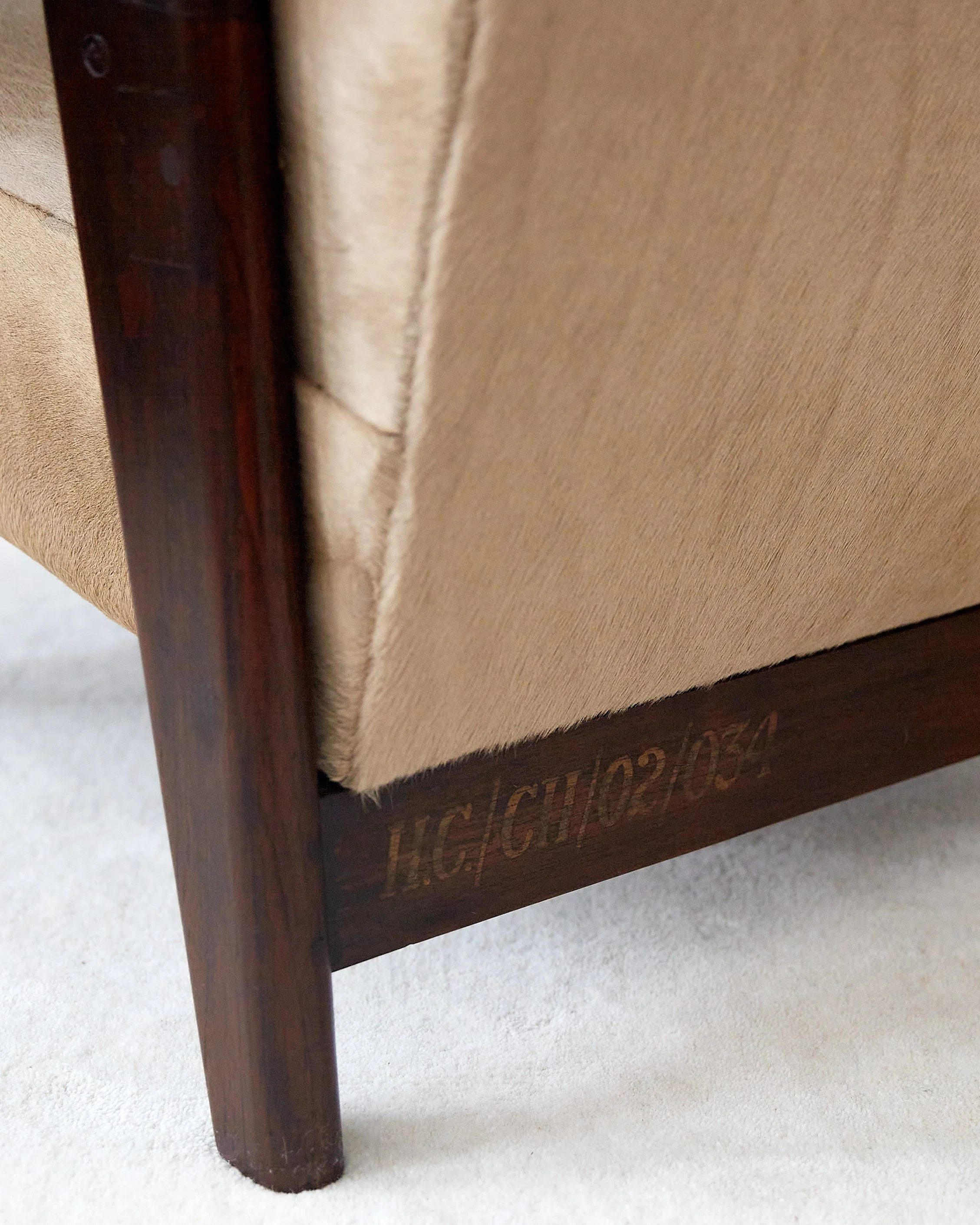 pierre_jeanneret_le_corbusier_upholstered_sofa_set_hide_high_court_bridge_leg 4.jpg