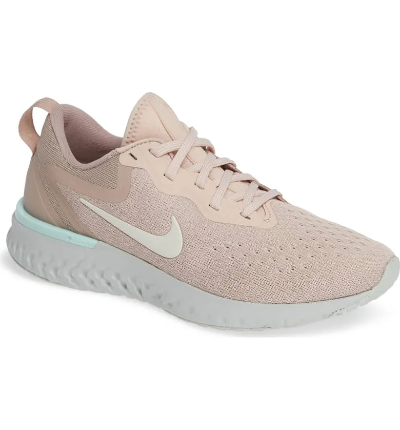 For all your 2019 fitness goal-crushing, these sassy Nike sneakers are 25% off right meow at Nordstrom.
