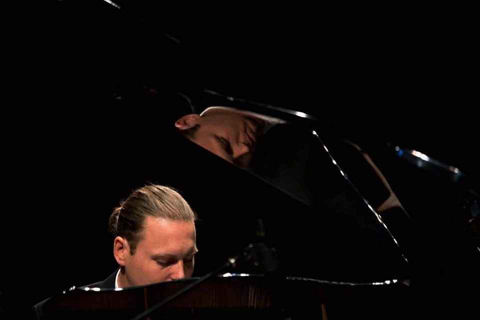 sytspianoreflection2.jpg