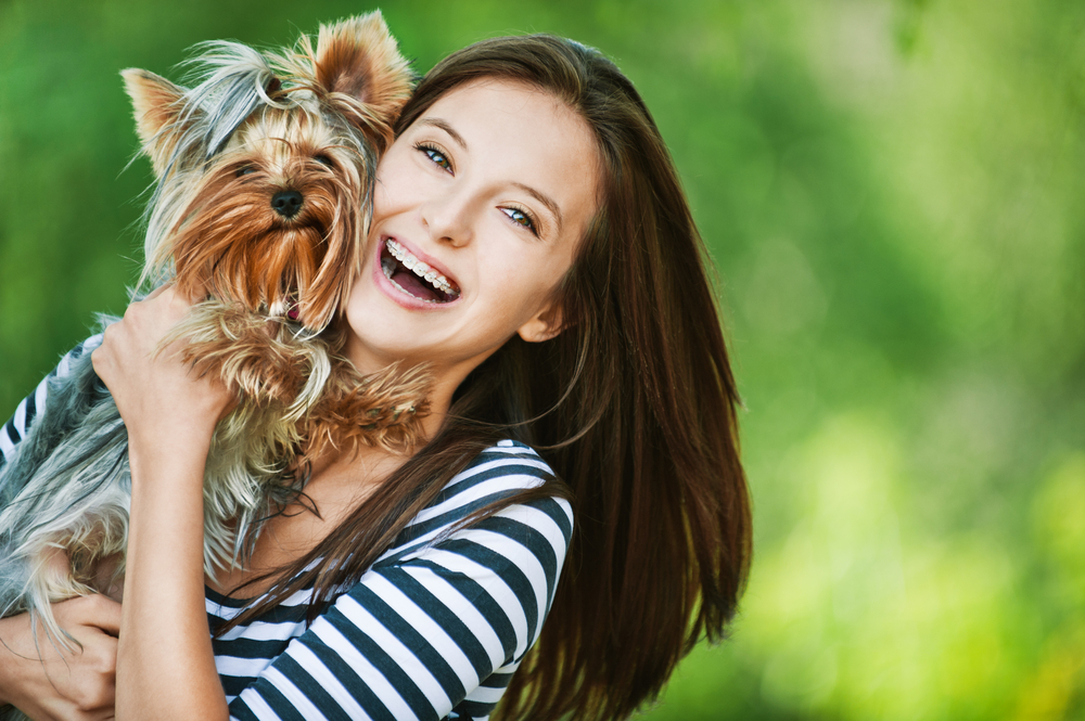 Long dark wig with Yorkie.png
