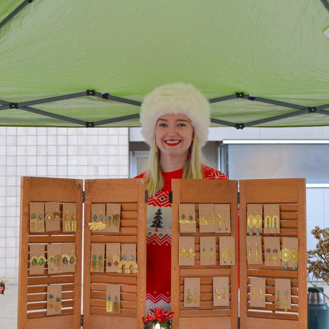 ⚠️ TODAY is the LAST Holiday Farmers Market of the 2023 Season! ⚠️

Come visit our amazing vendors for two more hours 📍 at the Farmers Market Pavilion in downtown Eugene! We're open till 3pm.

✨️ Handmade earrings from @calypsoflowerfarm
🍄 Crochete