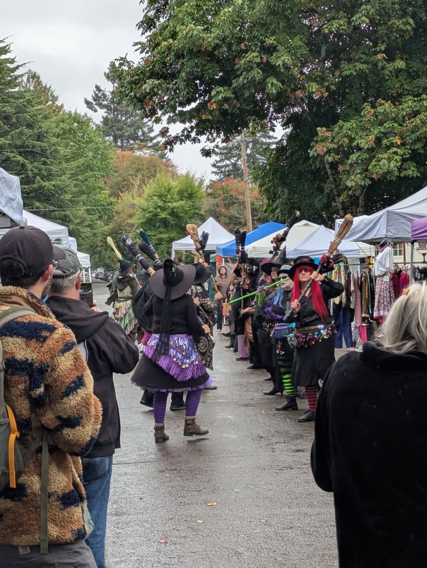 Flash back to our Fall Harvest Fest 🍎✨ 

It's always an honor to have @eugene_hexenbrut
perform at the Market! 

We also loved having @littlesongbird.studio and their partner perform live music as well as @burritobrigade and @waste2taste_eug with th