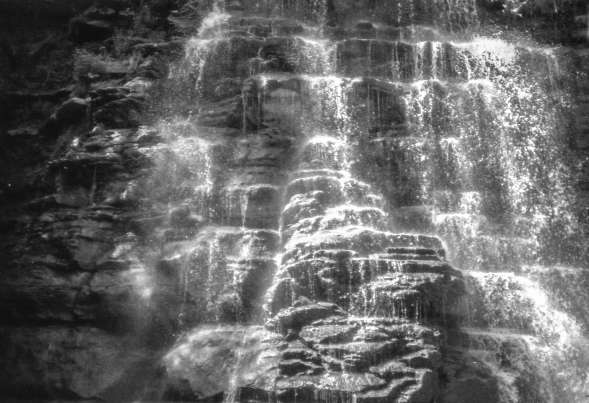 bw-rock031.jpg