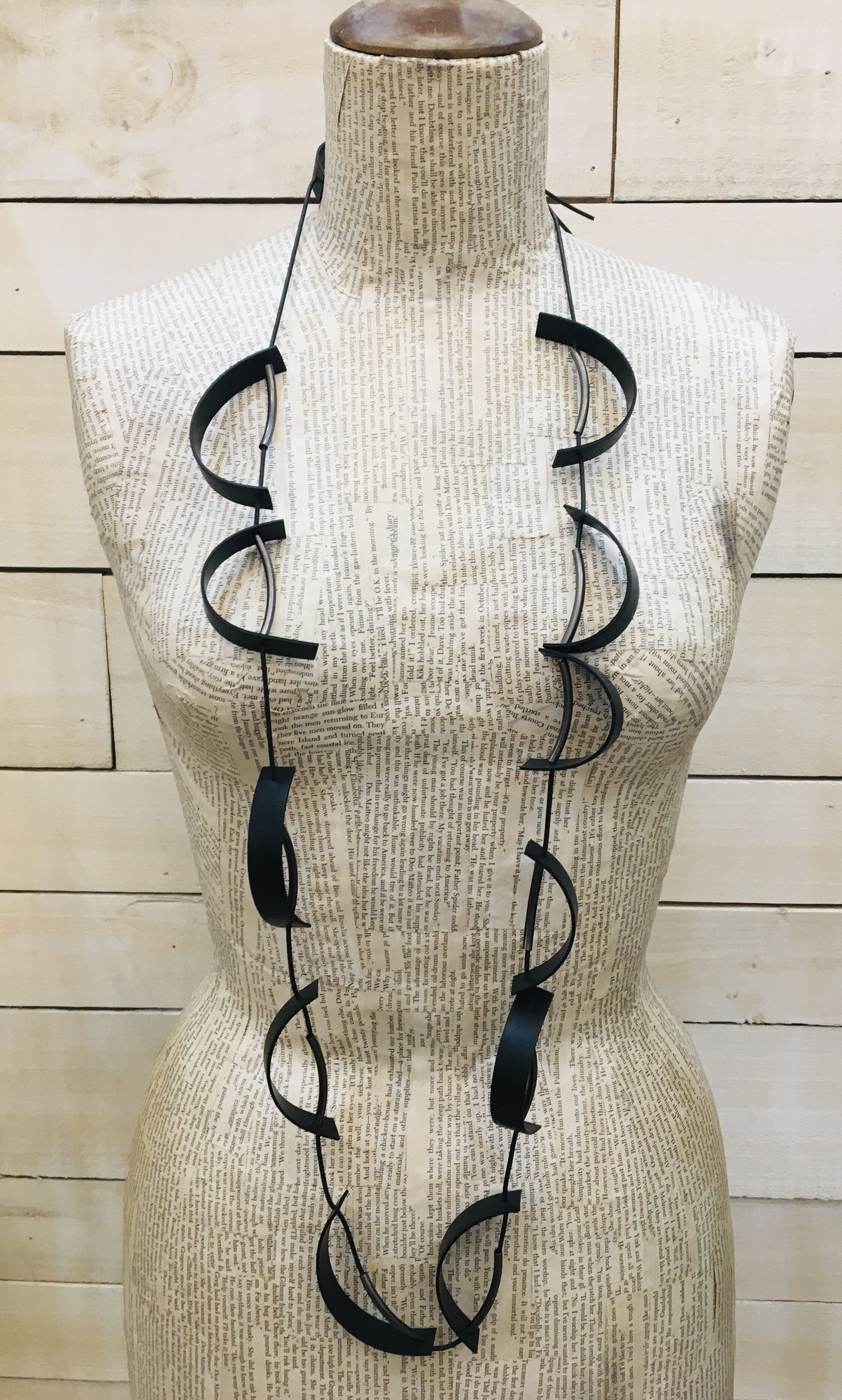 archi long necklace