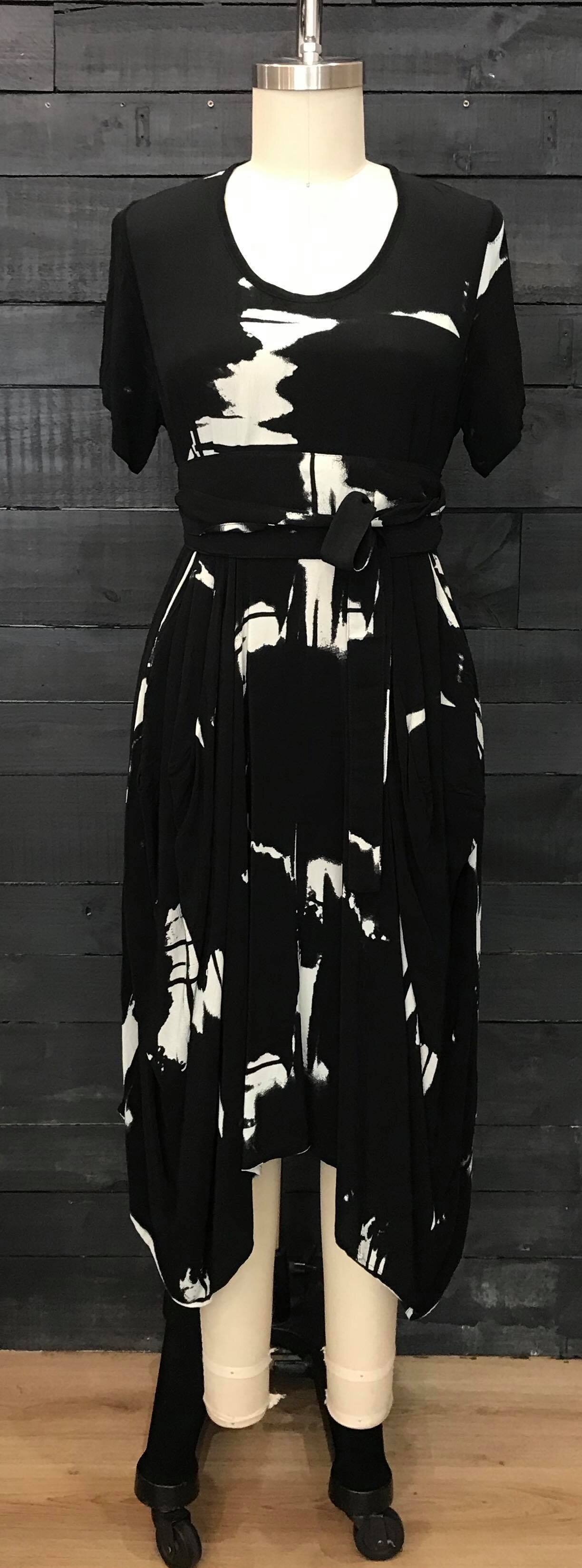 Tsuin Rayon Dress Cream x Black