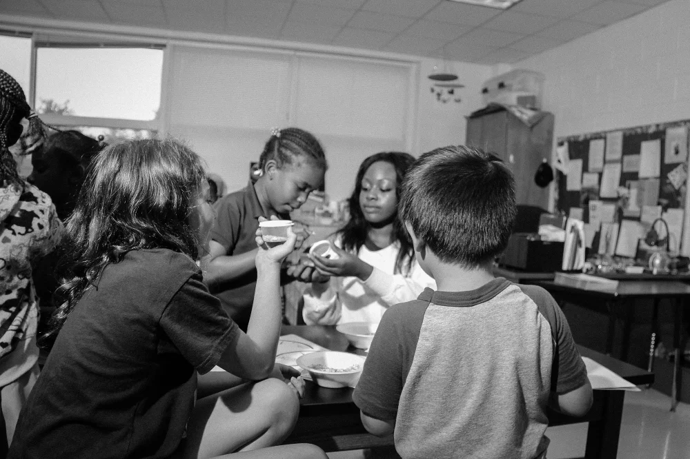 video_pic_bw_tiana_helping_class.jpg