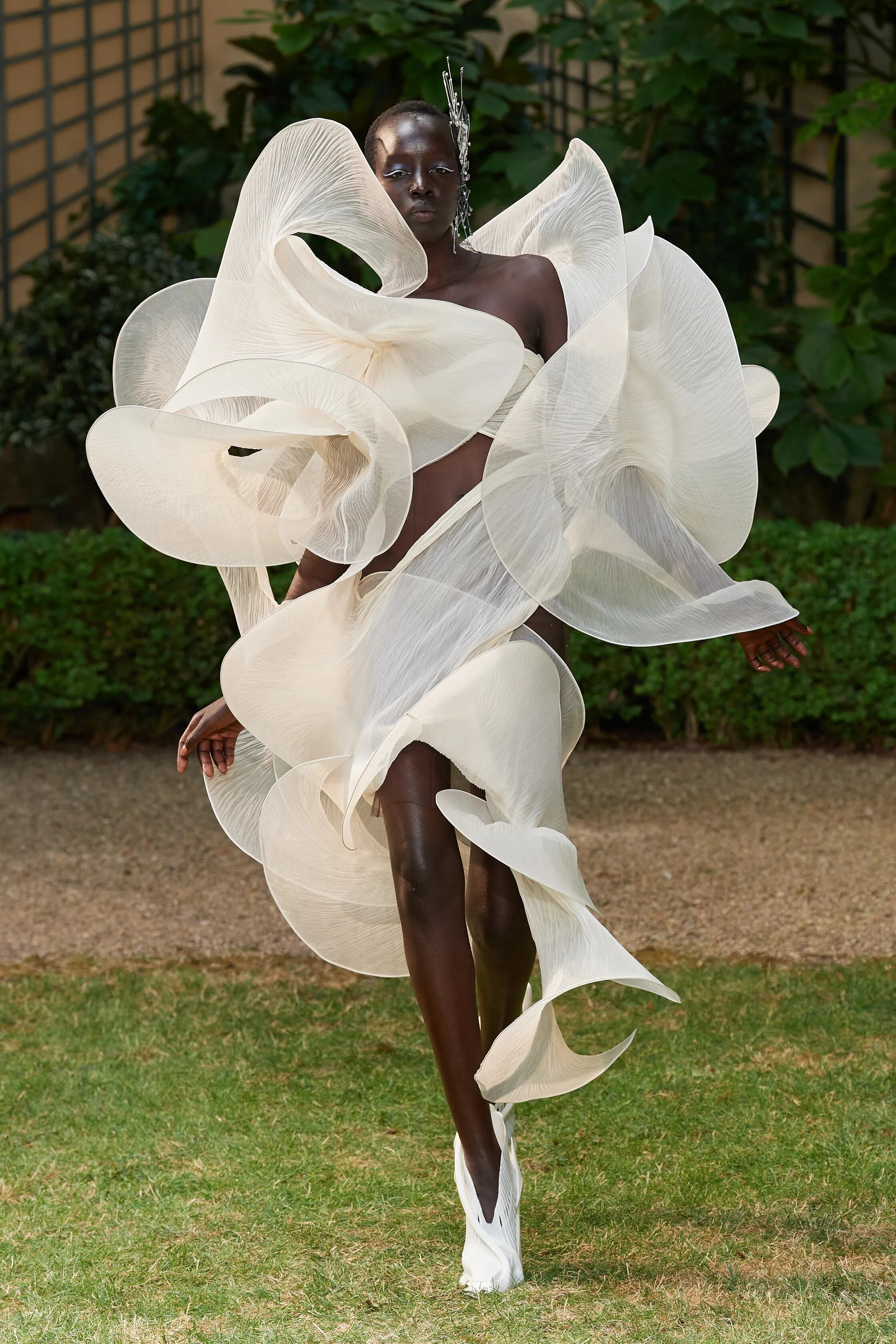 00014-iris-van-herpen-fall-2023-couture-credit-gorunway.jpg.jpg