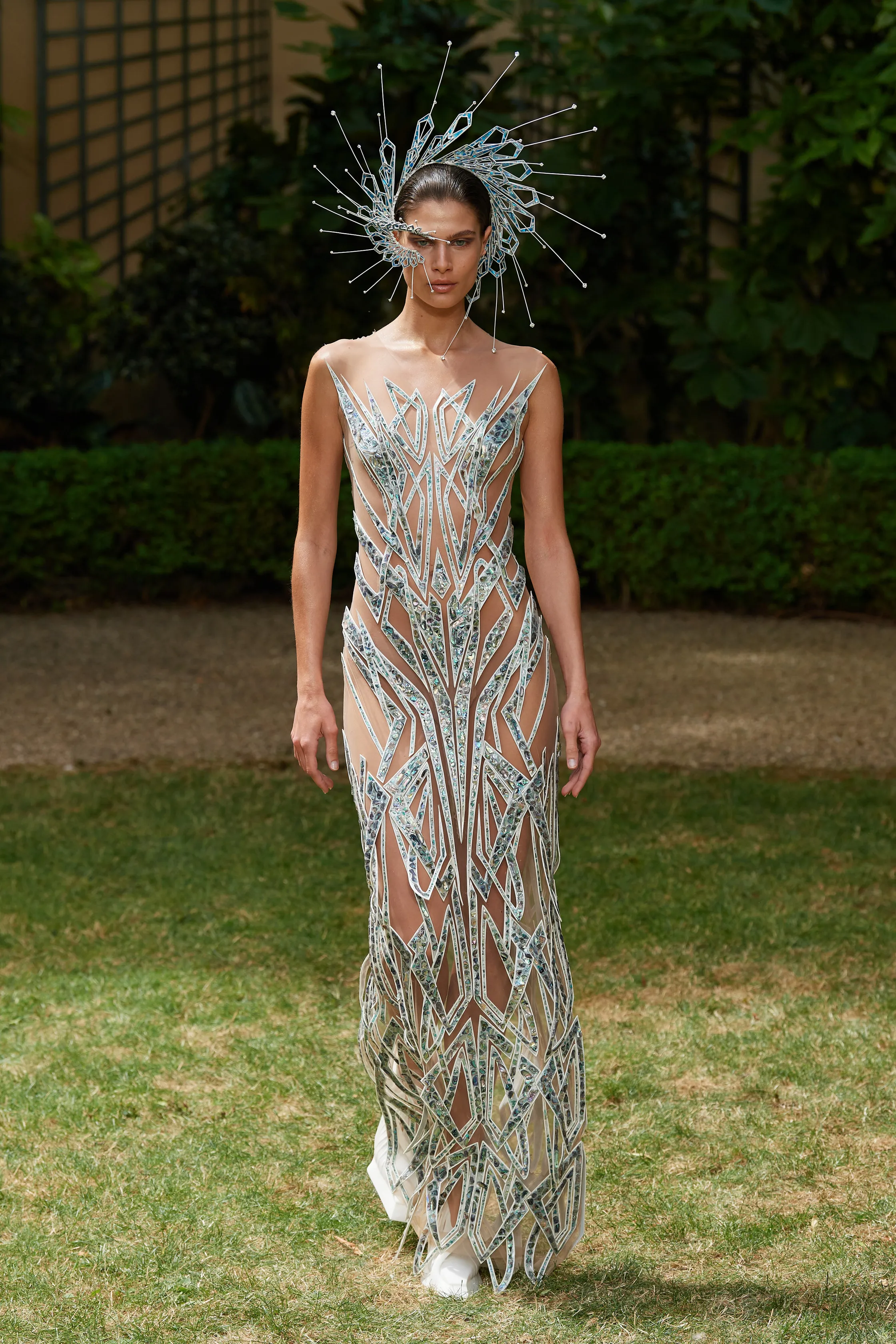 3-iris-van-herpen-fall-2023-couture-credit-gorunway.jpg.png