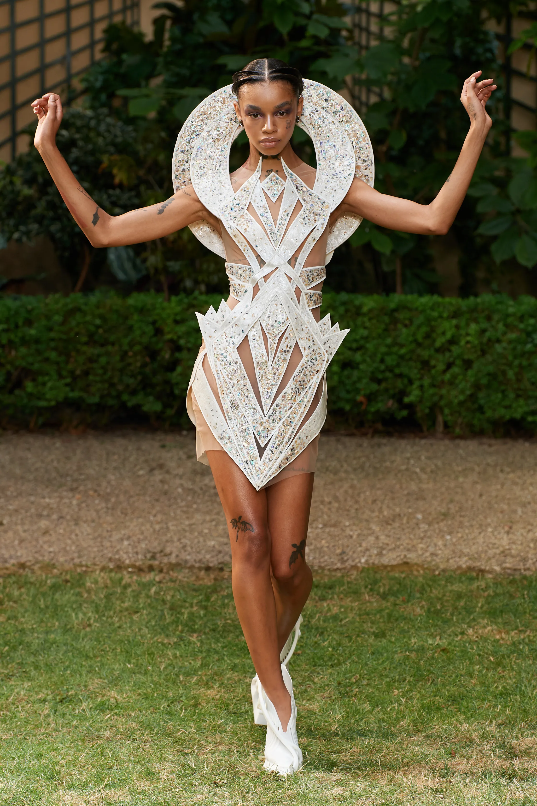 2-iris-van-herpen-fall-2023-couture-credit-gorunway.jpg.png