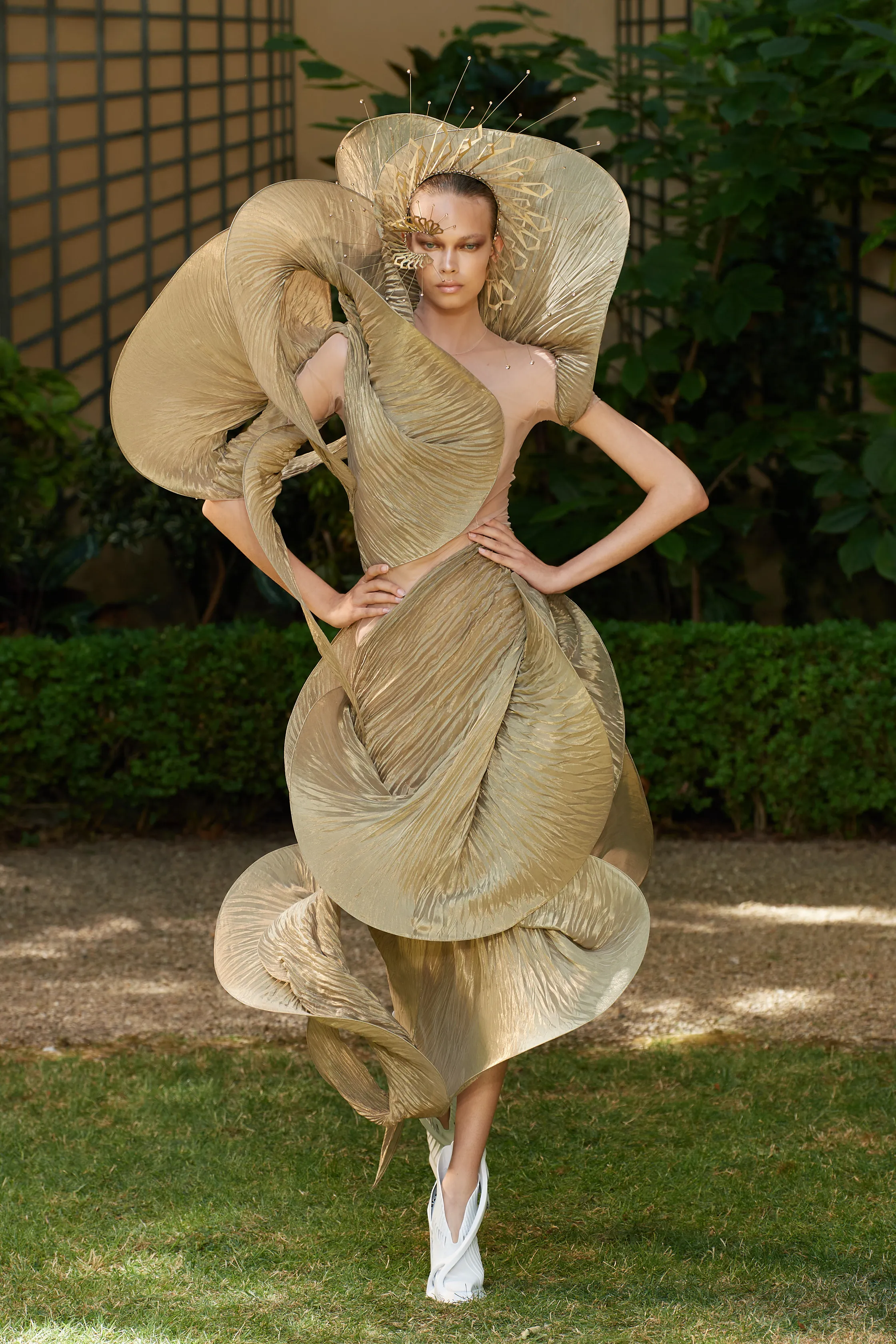 00009-iris-van-herpen-fall-2023-couture-credit-gorunway.jpg.png
