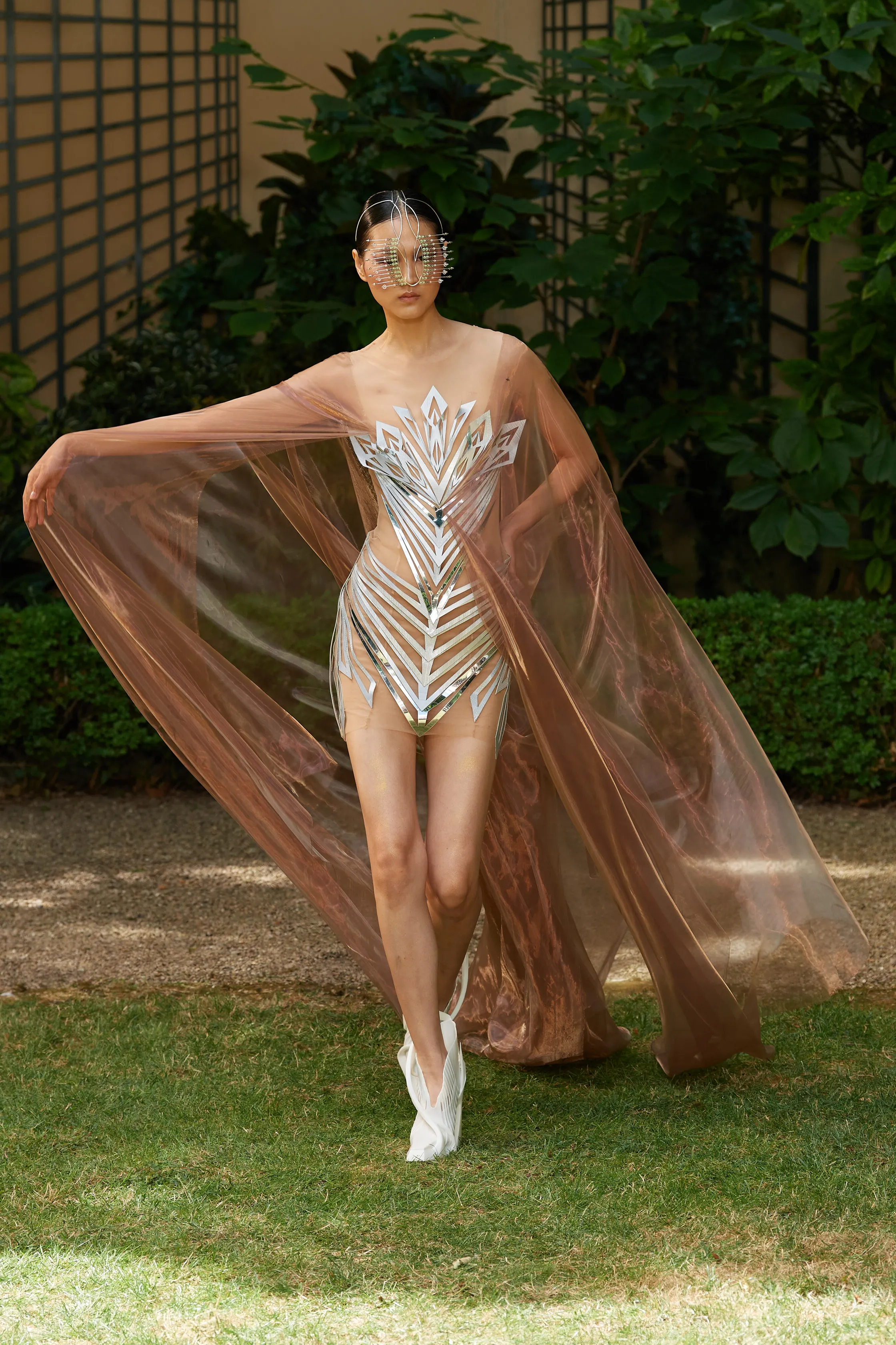 00007-iris-van-herpen-fall-2023-couture-credit-gorunway.jpg.png