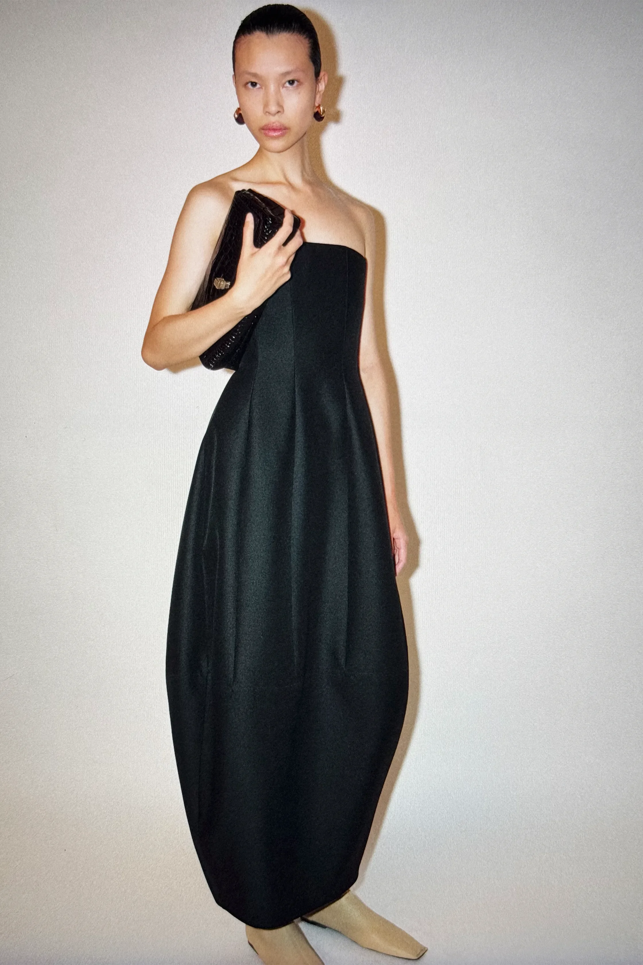 00042-khaite-pre-fall-2026-credit-brand.jpg.webp