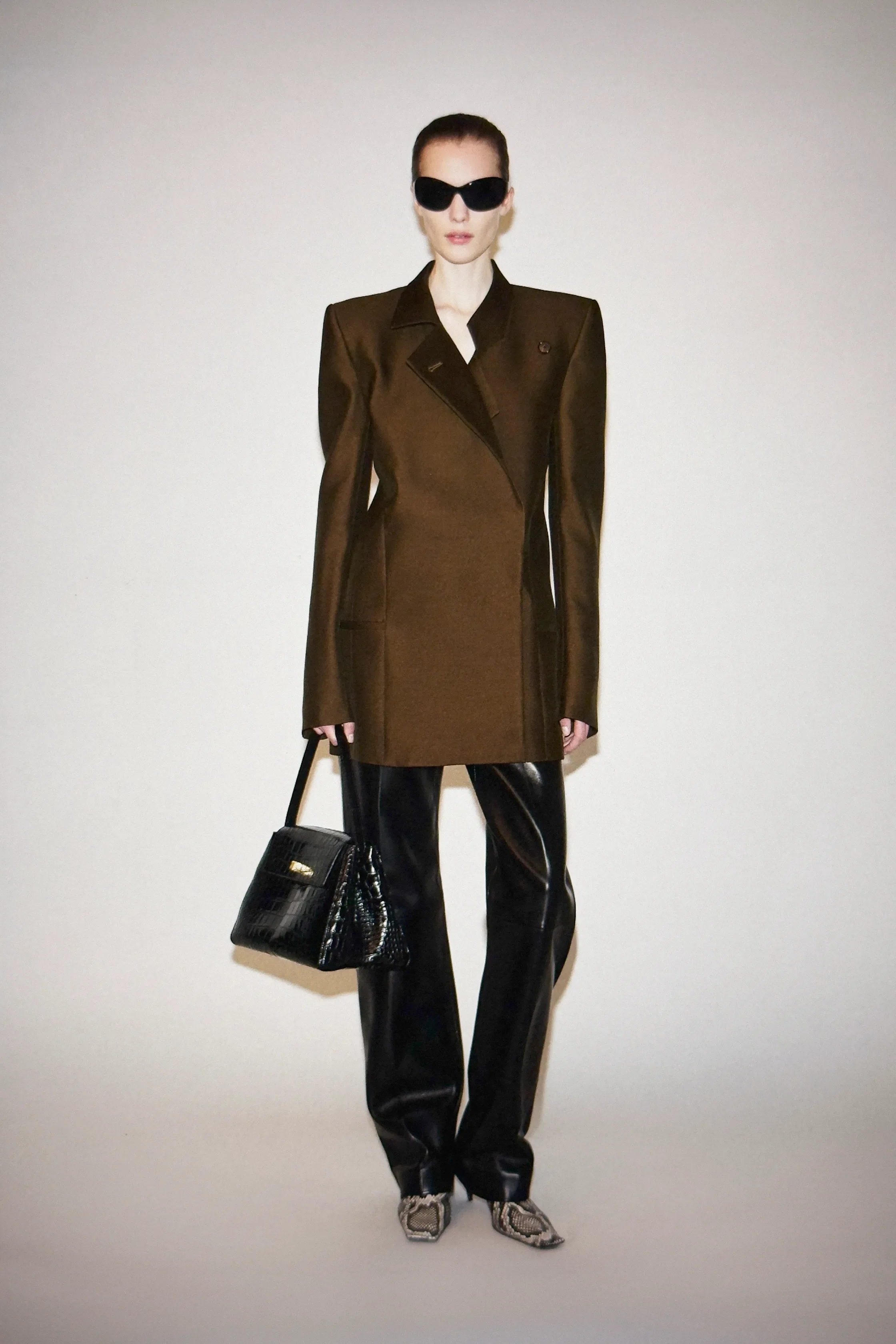 00011-khaite-pre-fall-2026-credit-brand.jpg.webp