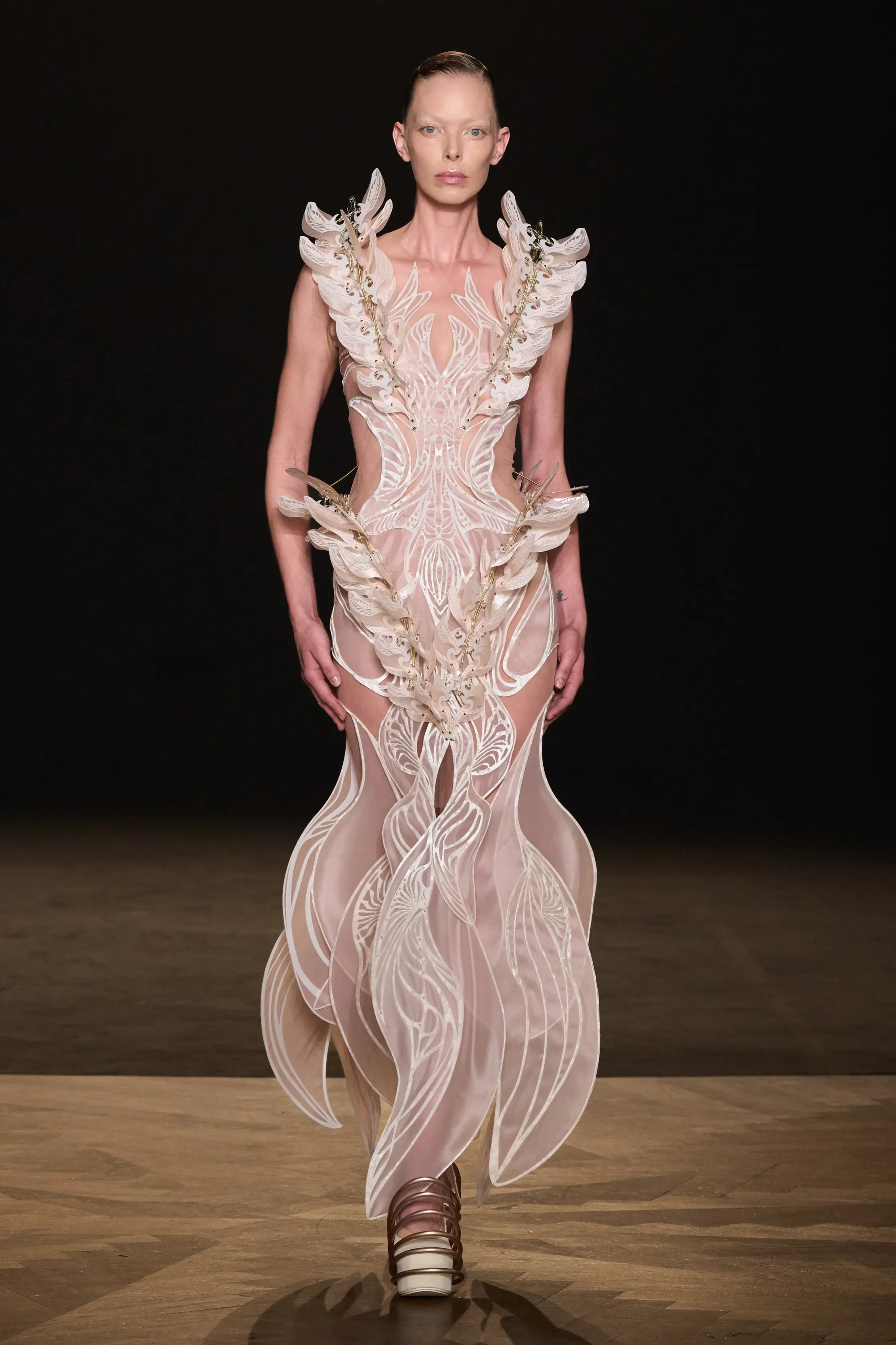 00005-iris-van-herpen-fall-2025-couture-credit-gorunway.jpg.webp