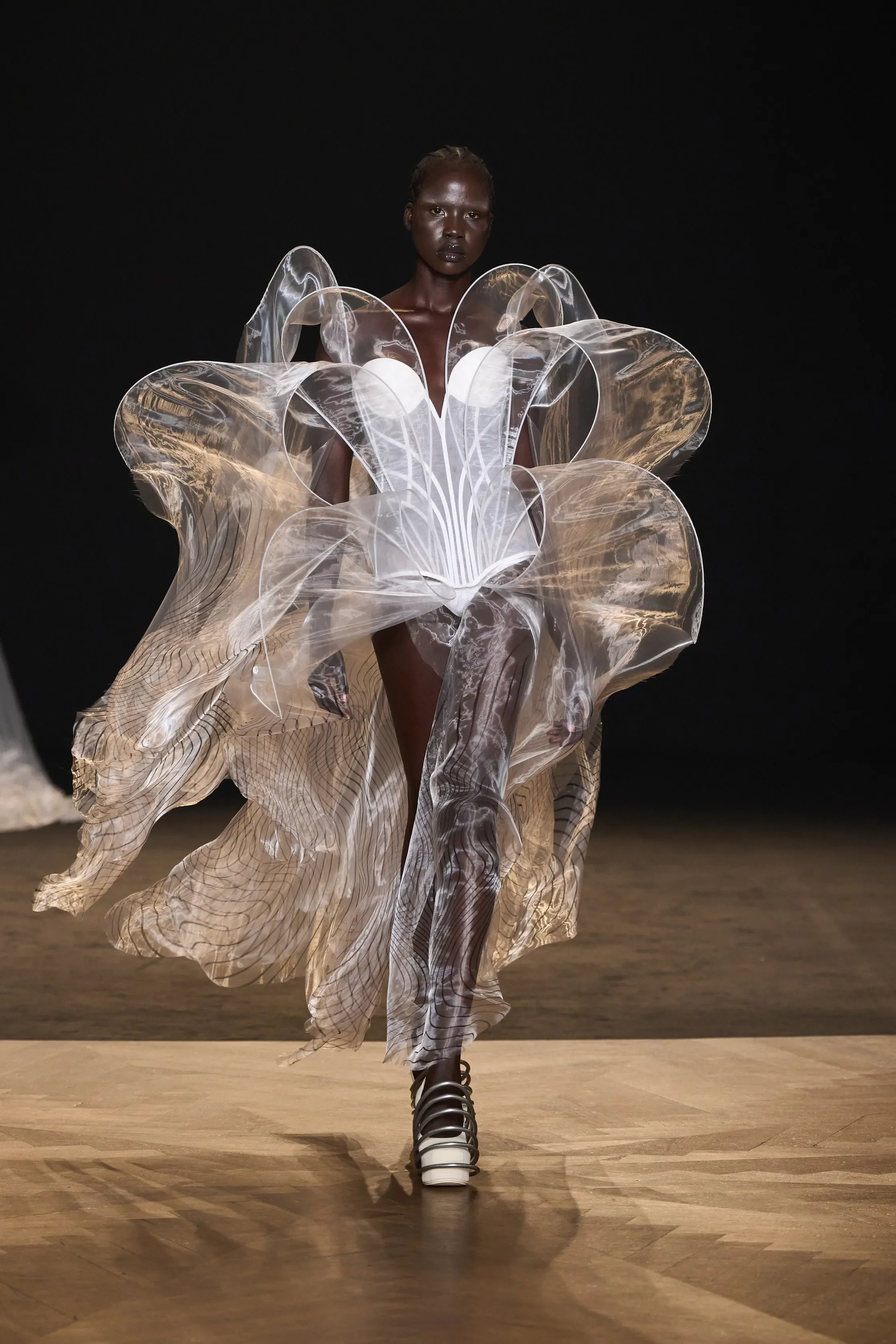 00015-iris-van-herpen-fall-2025-couture-credit-gorunway.jpg.webp