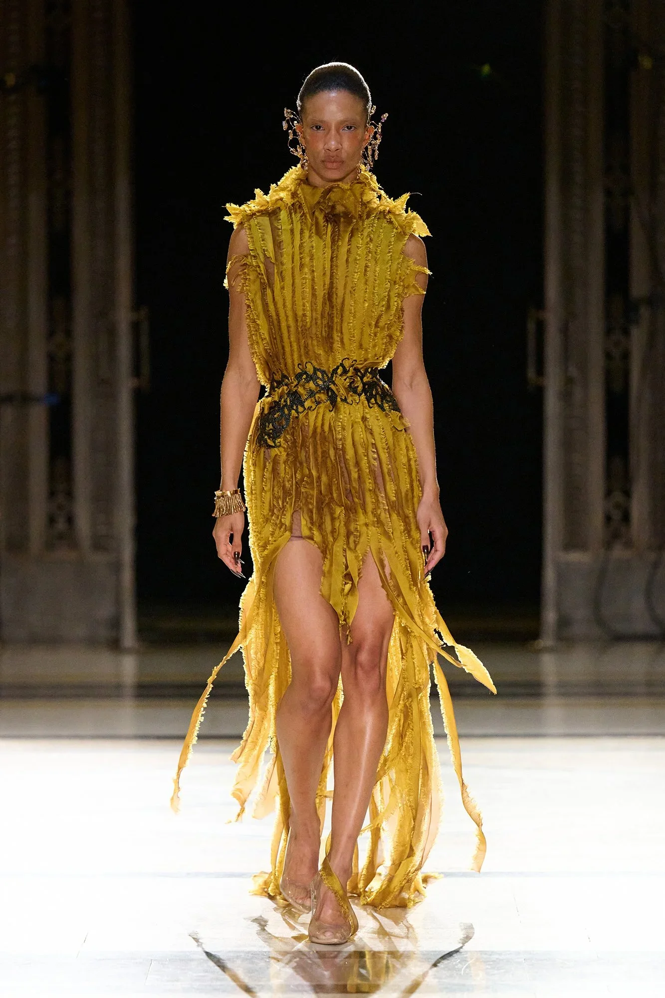  WHAT DOES FASHION REMEMBER