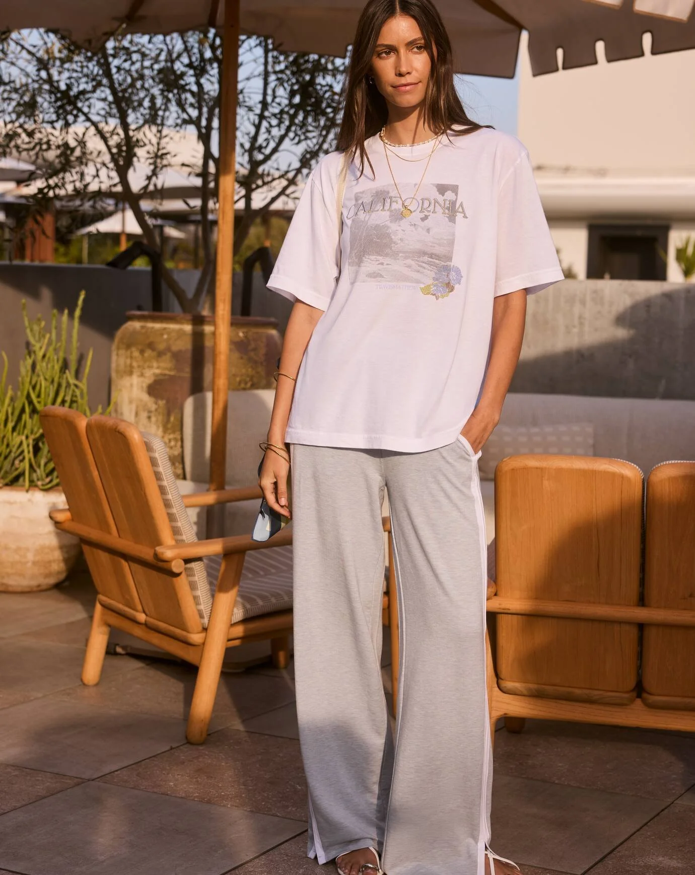 LIFESTYLE_PDP_IMAGE-SS26_NEW CLOUD_SHOT14_D2_WOMENS_5682_SECONDARY.jpg