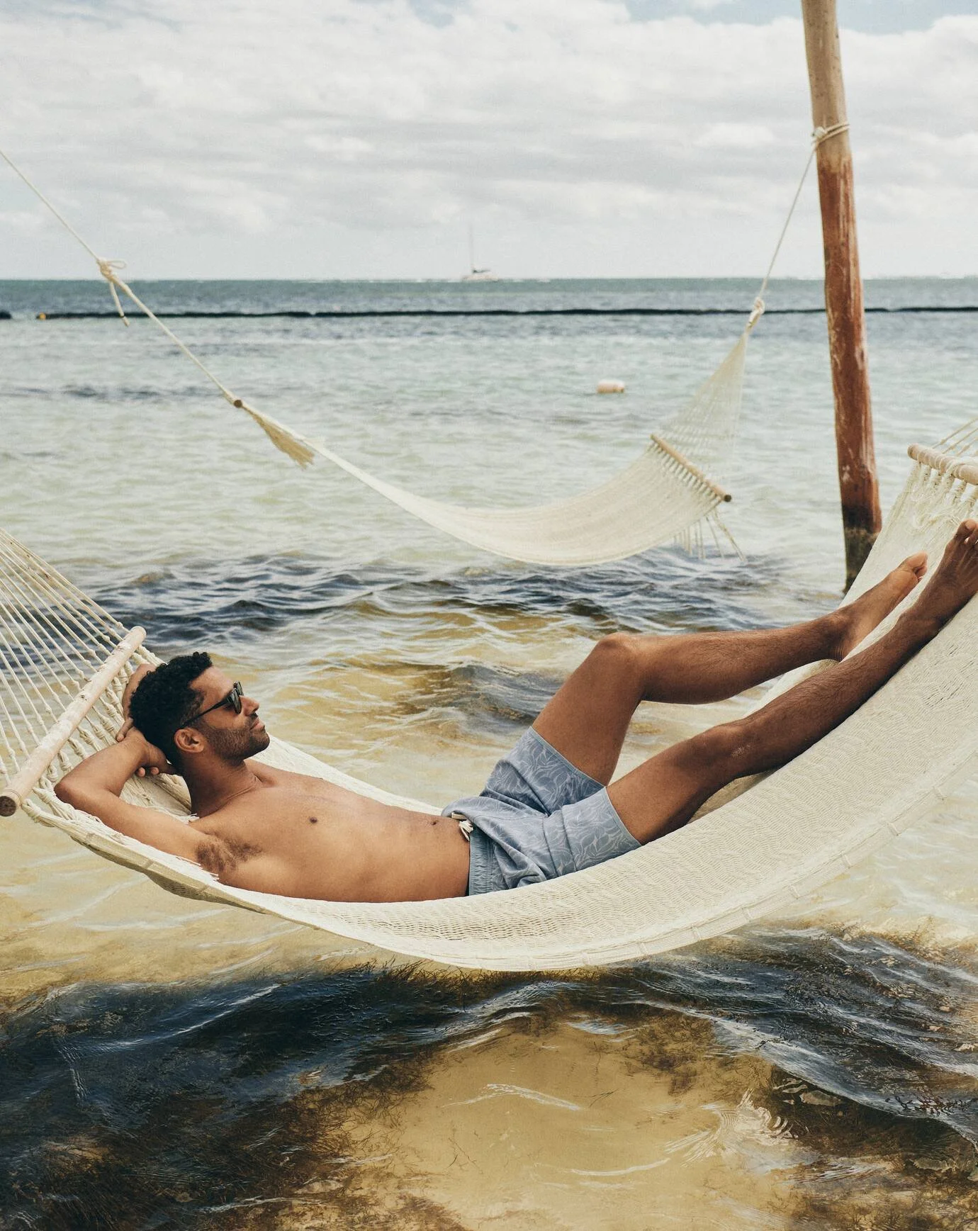 LIFESTYLE_PDP_IMAGE-FH26 BOARDSHORTS_Day3_SHOT_07_16929_SECONDARY.jpg