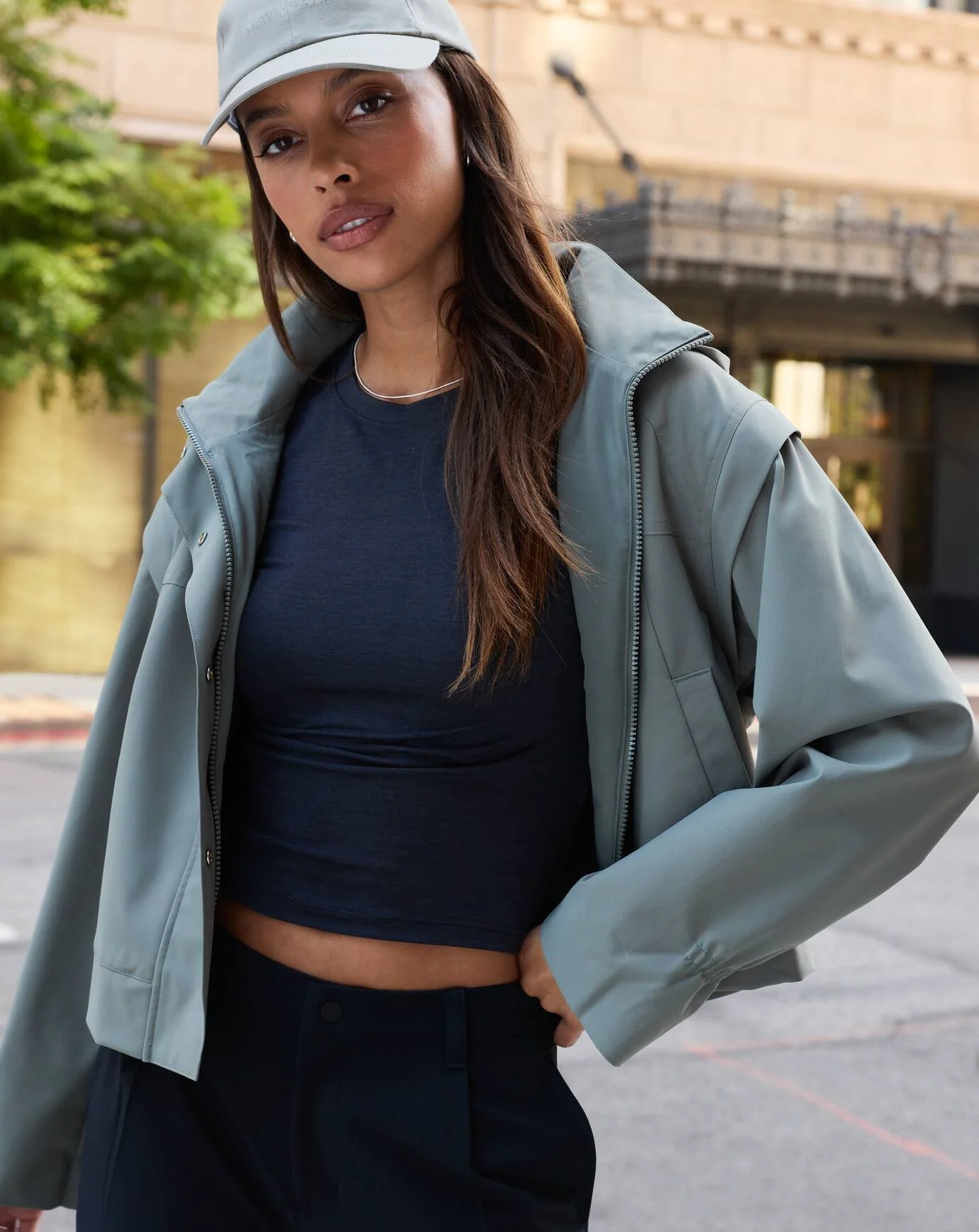 LIFESTYLE_PDP_IMAGE-FH26 OUTERWEAR LAYERS_NEWFALLCLASSIC_DAY3_SHOT_05_FEMALE_5623_SECONDARY.jpg