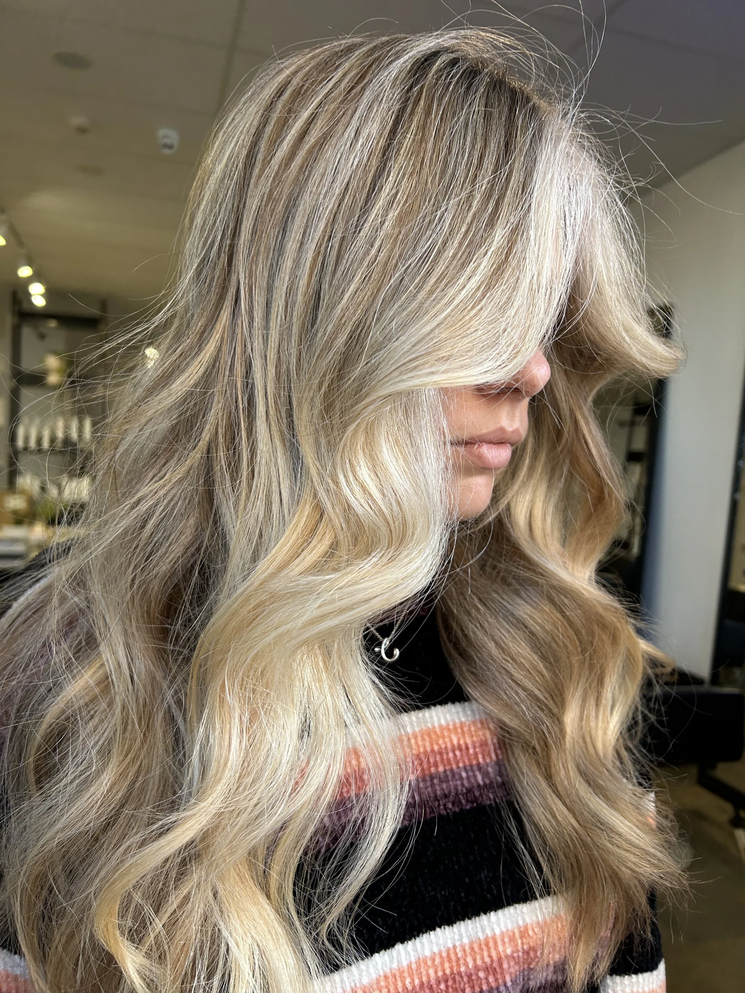 Full Blonde, Balayage, Highlights: What’s the Difference and Which One is Best for You?