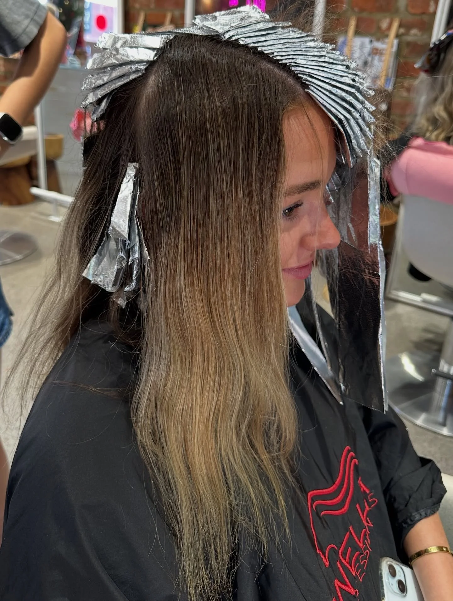 When you ask your client what she wants and she says &ldquo;blonde&rdquo;&hellip; say less. ✨

From a grown out blonde-brunette to the most seamless, bright, dimensional blonde... Chefs kiss. Proof that intentional foil placement truly changes everyt