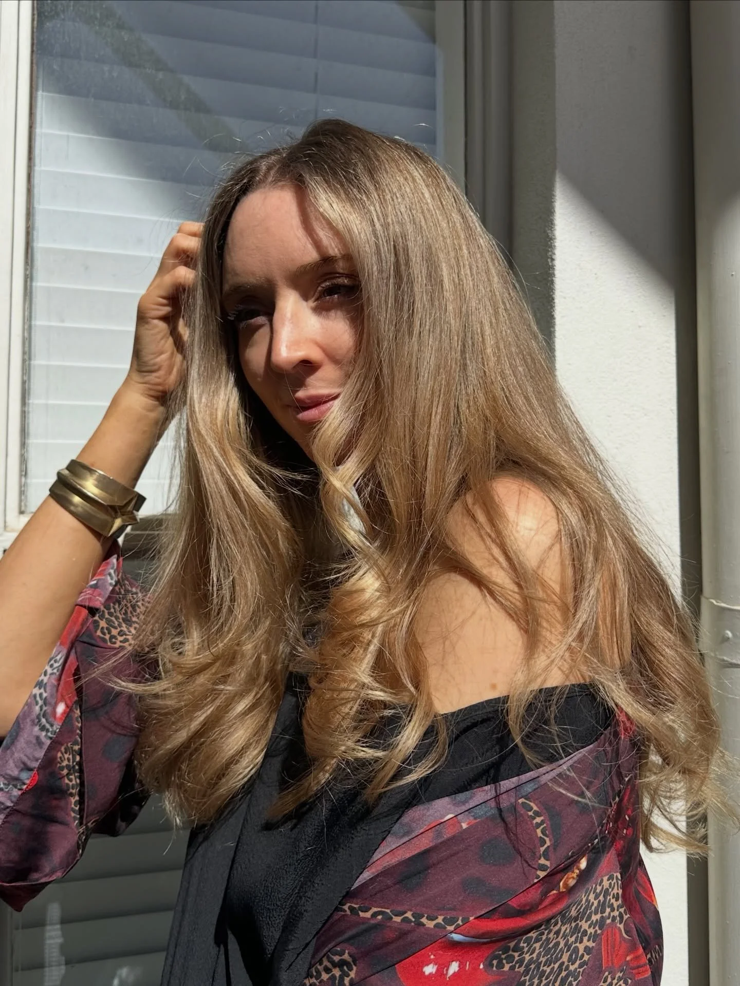 Natural, low-maintenance but still high-impact blonde, exactly how we like it!

A seamless blend with her natural base, perfect for summer and just that little extra ✨

(And honestly&hellip; who wouldn&rsquo;t want @sare_clark in their chair?)