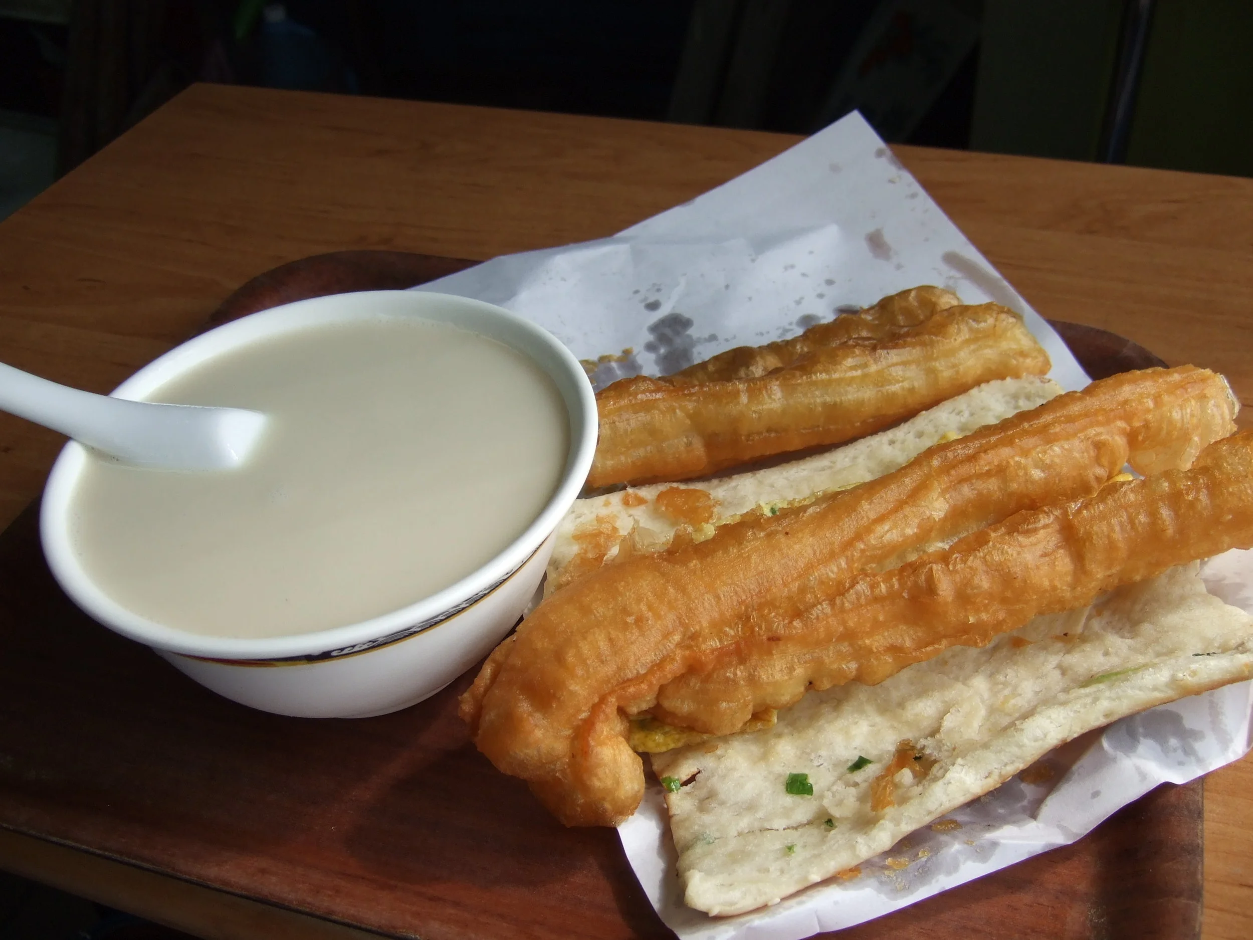 taiwan_breakfast_with_fresh_soymilk_flickr_user_goosmurf.jpg