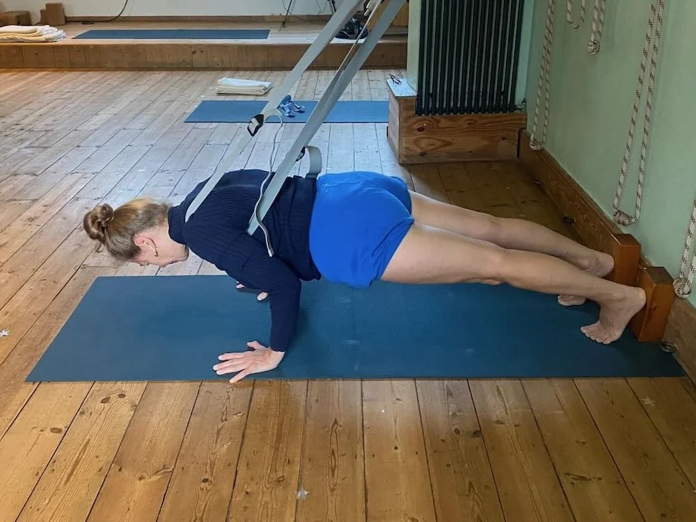 Focus on elasticated yoga belts - a workshop with Rebecca Rawsthorne 