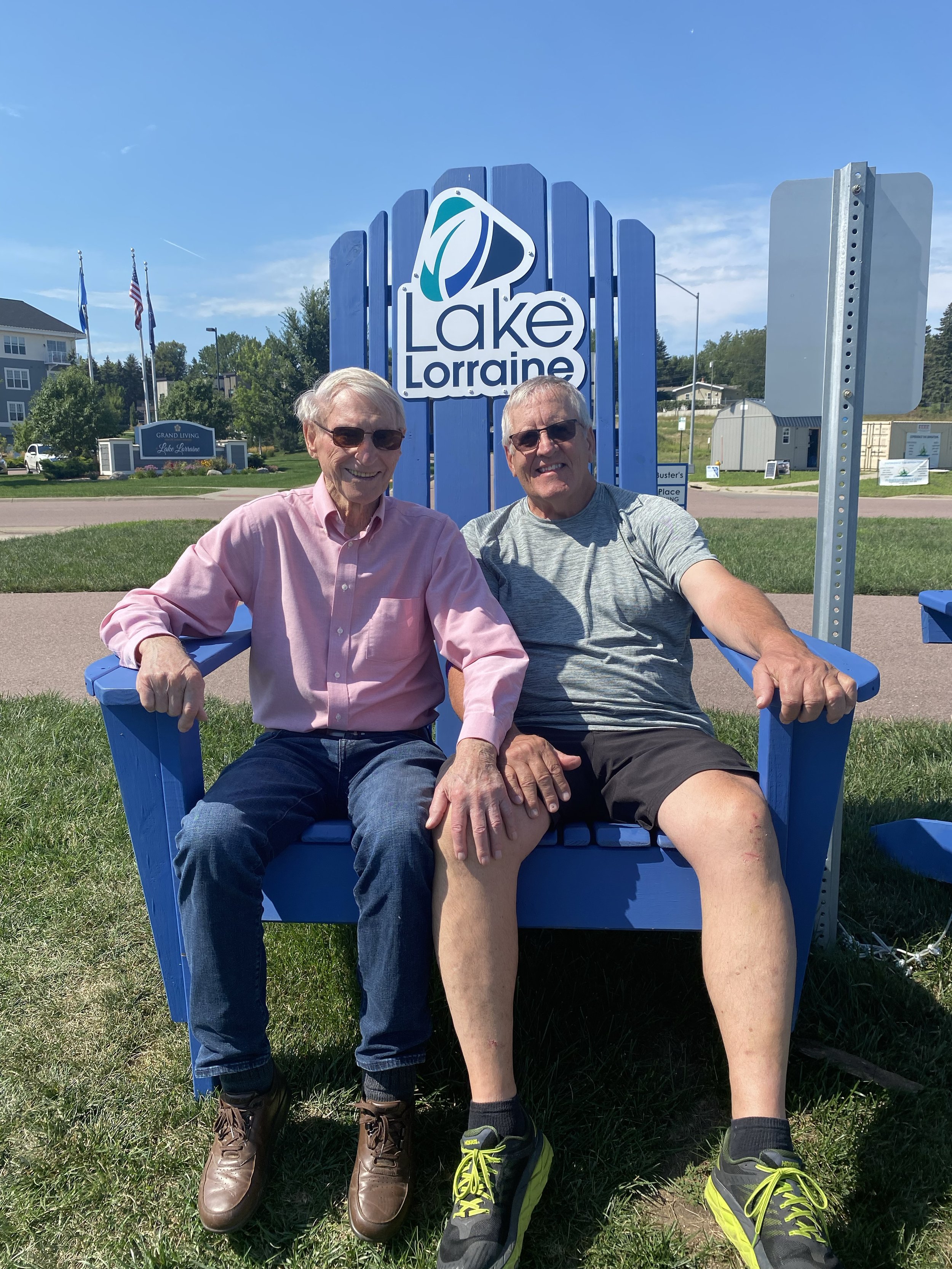  Warren sitting in the oversized Lake Lorraine chair with Pat “Oscar” Siemonsma, who maintains the green space at the development. 