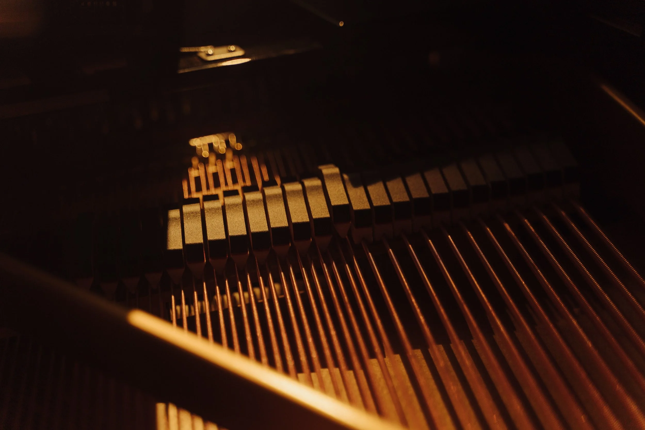 How does a piano work and what are its components?