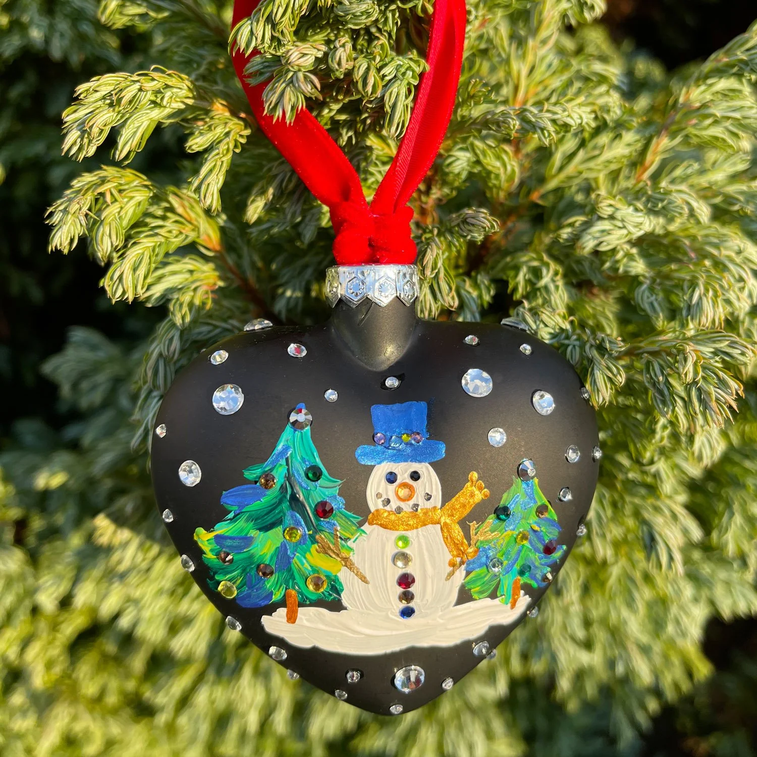 Hand Painted Snowman Heart Bauble 3.jpg