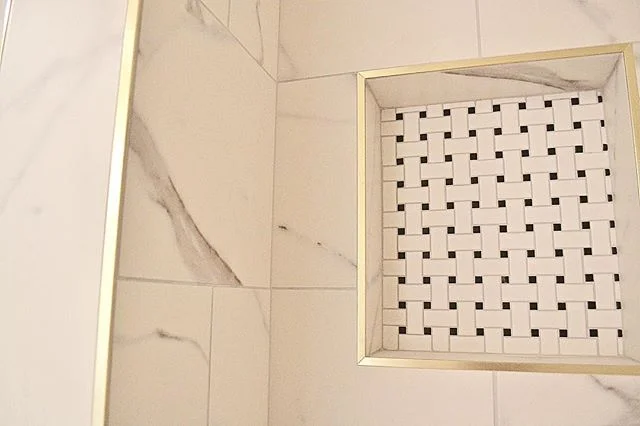 Shampoo bottles 🔜 will be living their best life once this master suite project at @meredithroelrealtor&rsquo;s home is completed.
&bull; Construction completed by @hamiltongroupllc 
#bathroomdesign #mastersuite #residentialdesign #yestothedetails #