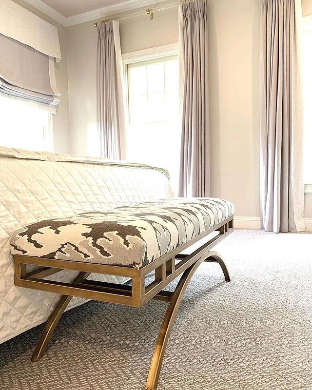 T a k e  a  s e a t.
All the feels for this amazing end of bed bench. 
#masterbedroom #interiordesign #bedroom #bedroomdecor #bedroomdesign #bedroomgoals #interiors #design #home #homedesign #residentialdesign #bedroominspiration