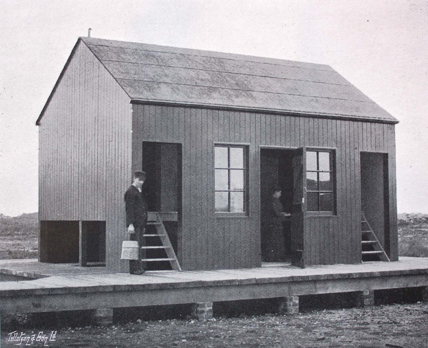 Packing shed, supplied by rail