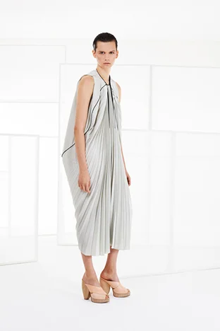 Chalayan_005_1366.450x675.JPG