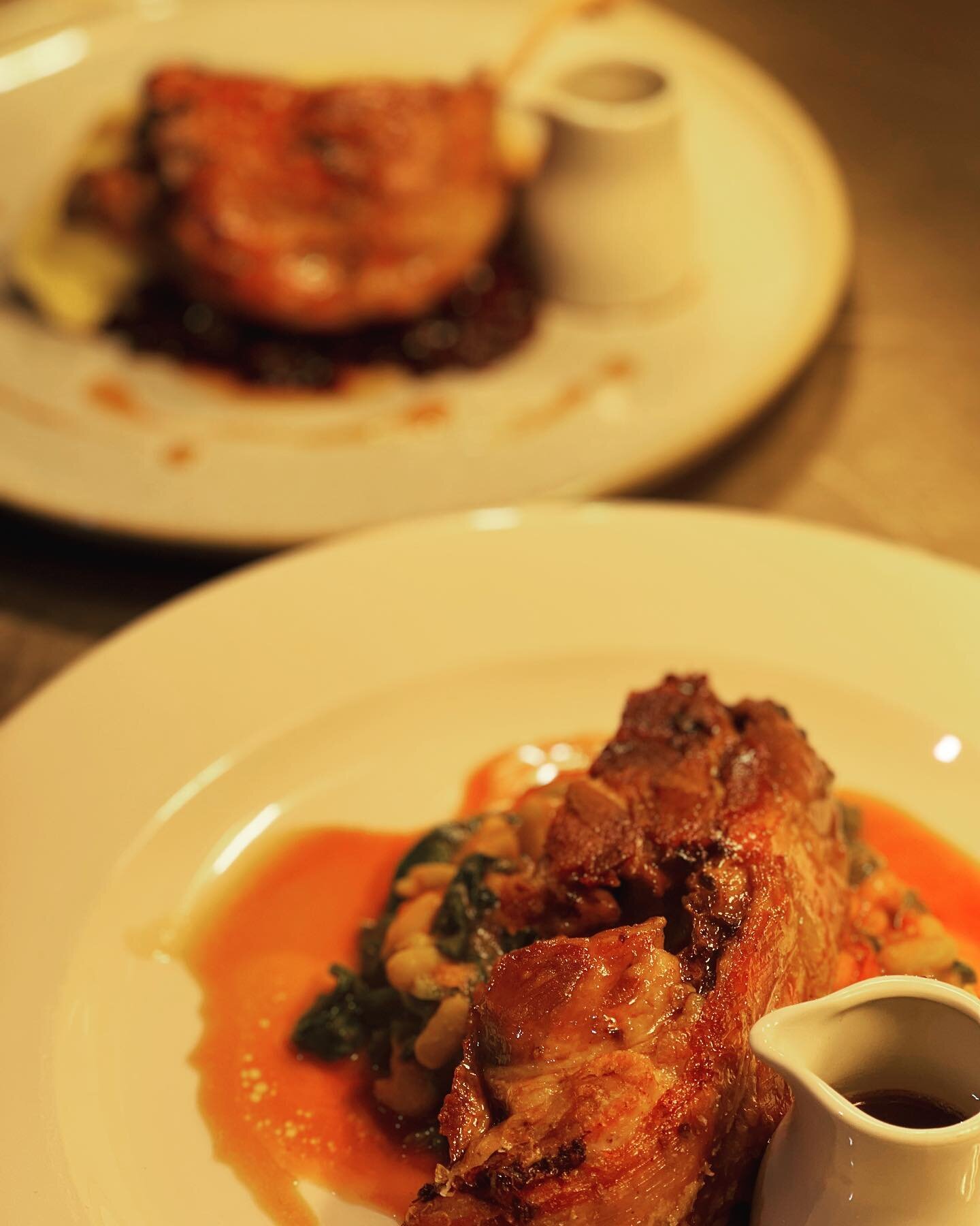 Confit Cotswold Lamb Shoulder.

#villagepub #pub #pubfood #food #foodie #chef #michelinguide #yesmichelinguide #instafood #dinner #lunch #sundaylunch #lamb #goodfood
