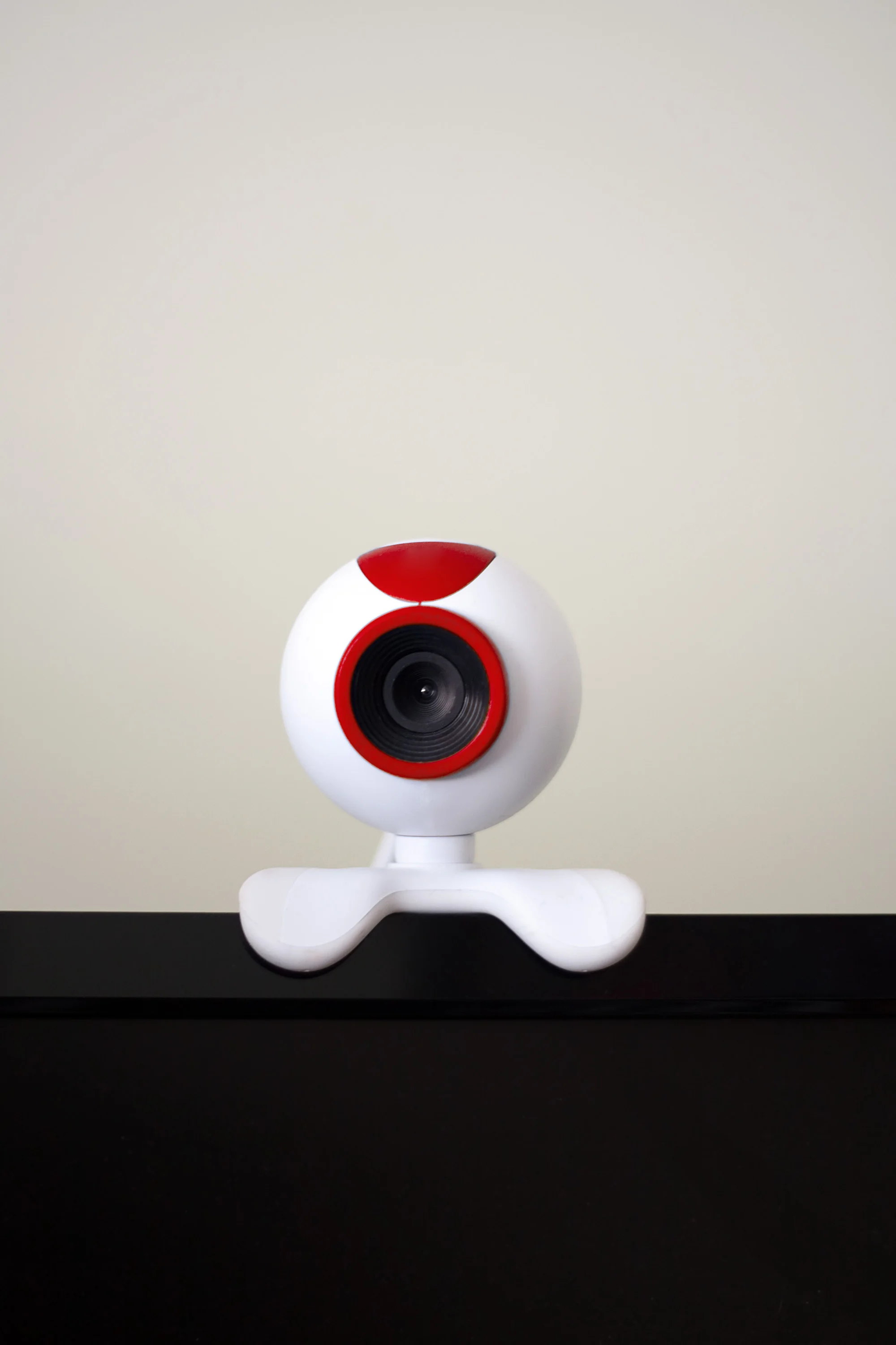 a-computer-webcam-used-in-video-conferencing-via-the-world-wide-web-shallow-depth-of-field_SYItD_RBj.jpg