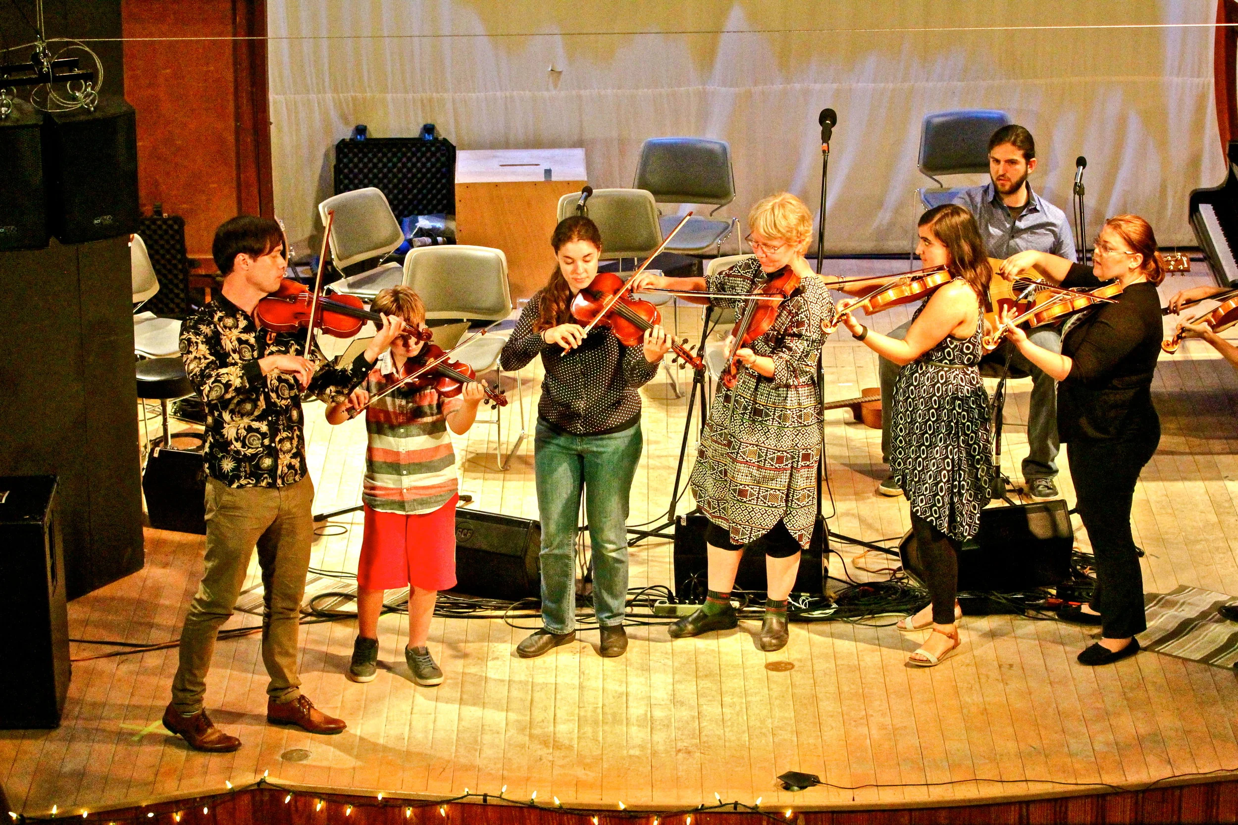 Seán teaches Fiddle at Acadia Trad School
