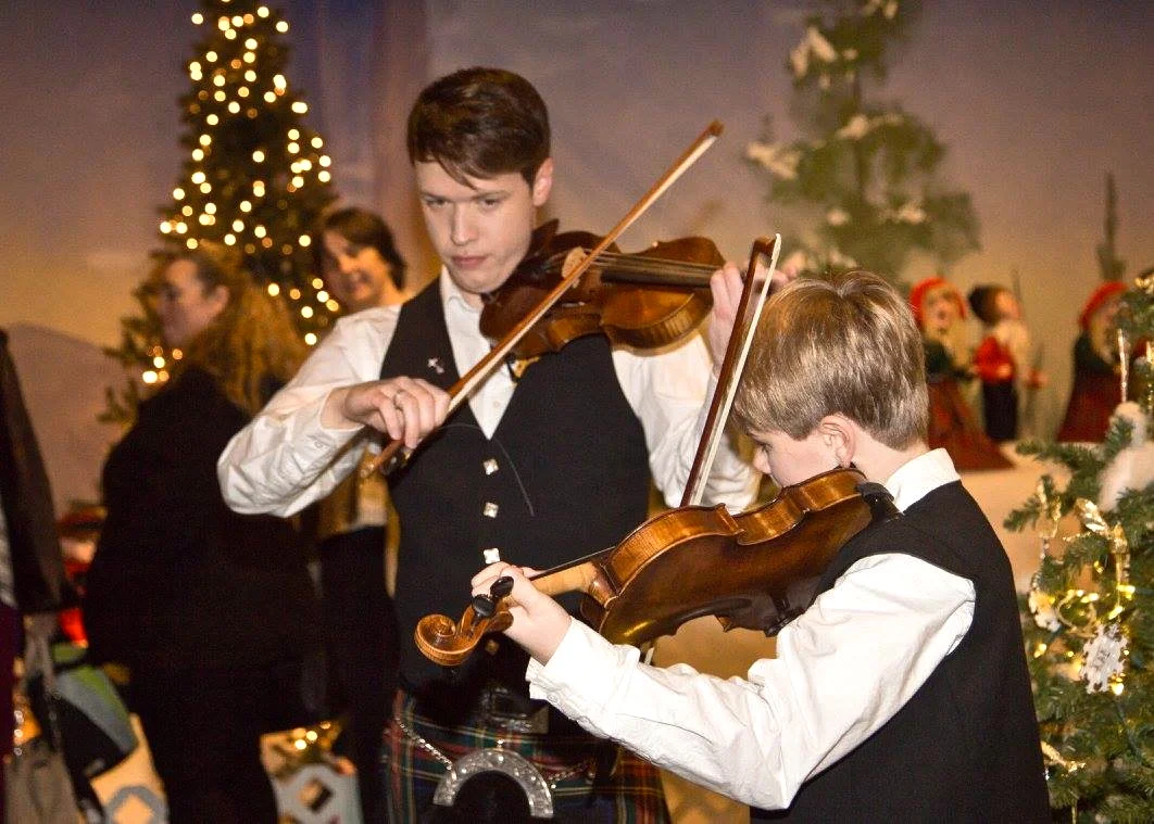 Glencoe Lads at Olde Towne Winter Wonderland
