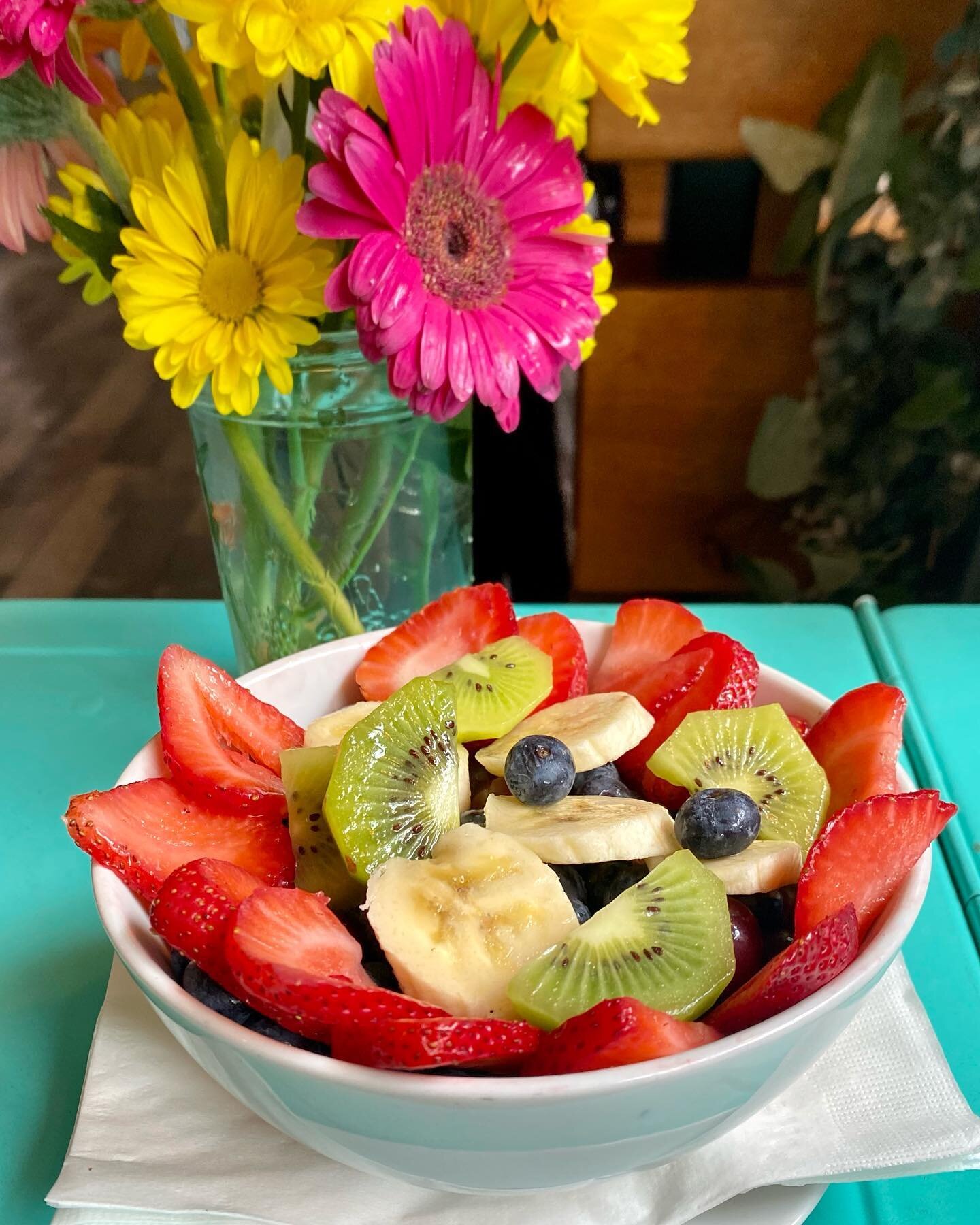 🍓 🥝 Fruit bowl 🥝 🍓 for hot summer days!
#eatclean #eatfresh #eatlocal