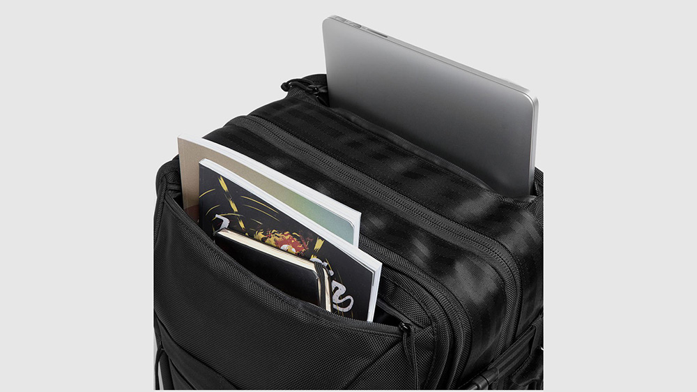 chrome-macheto-travel-backpack-05.jpg