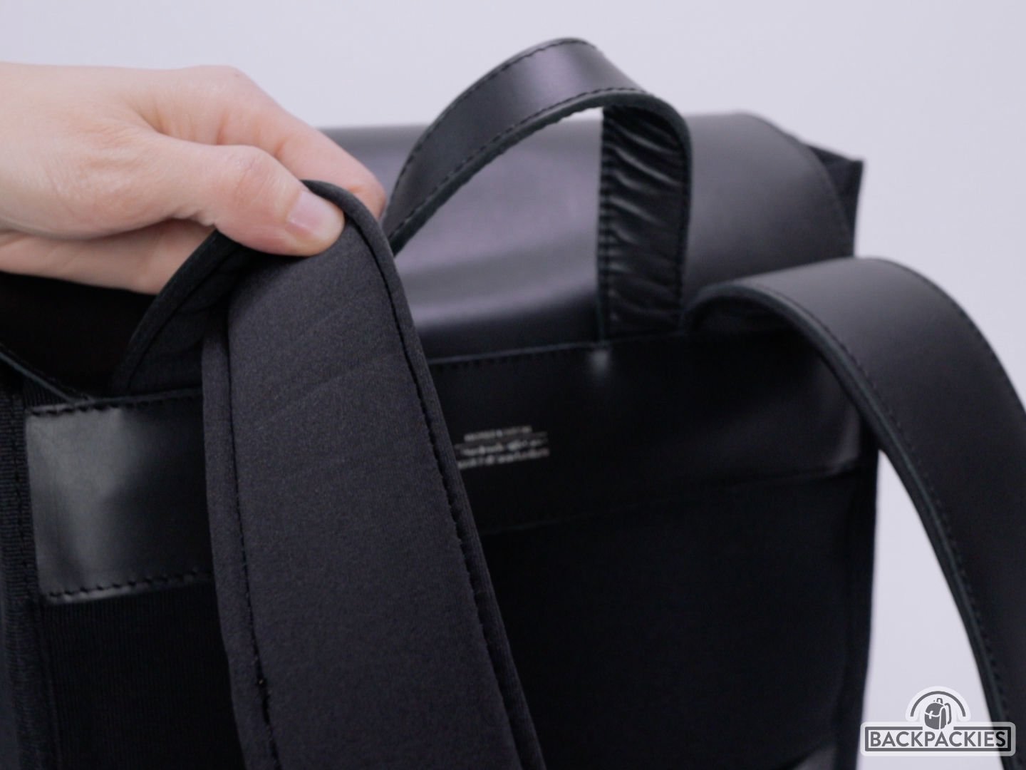 Harber London Commuter backpack review - shoulder straps