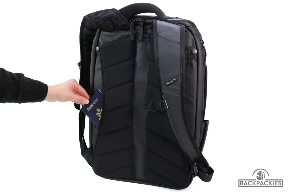 nomatic backpack weight