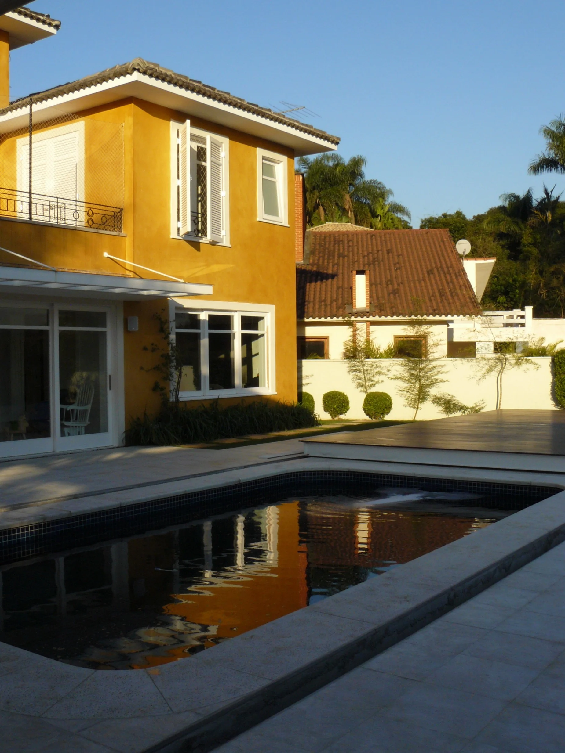 DECK ABERTO COM FACHADA.JPG