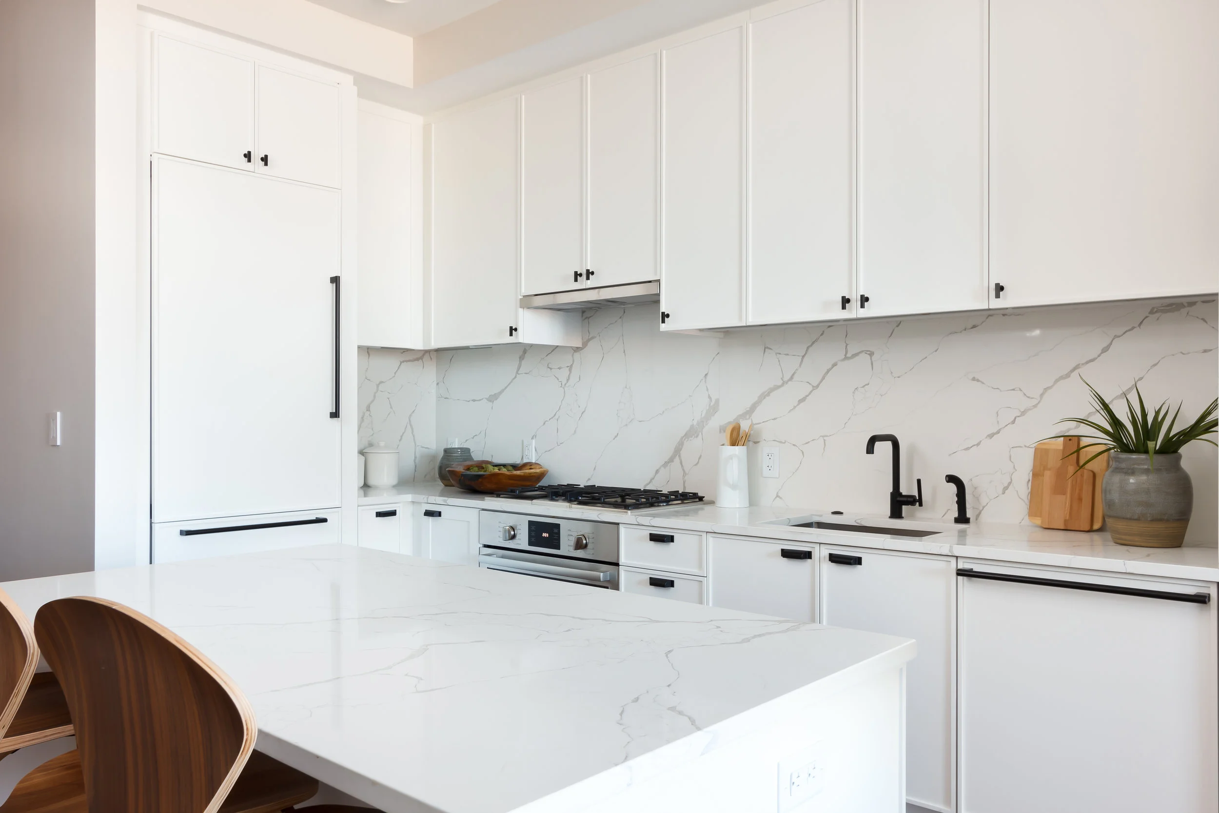 09 Unit 406 Kitchen 2018 (1).jpg