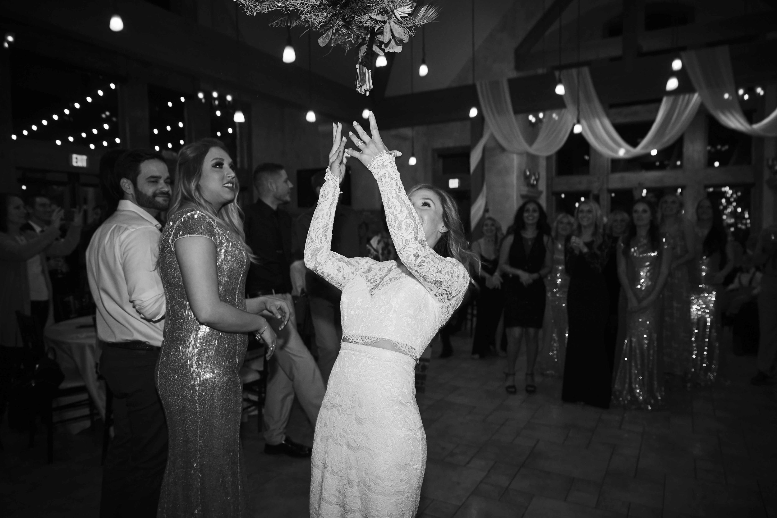 della terra bouquet toss