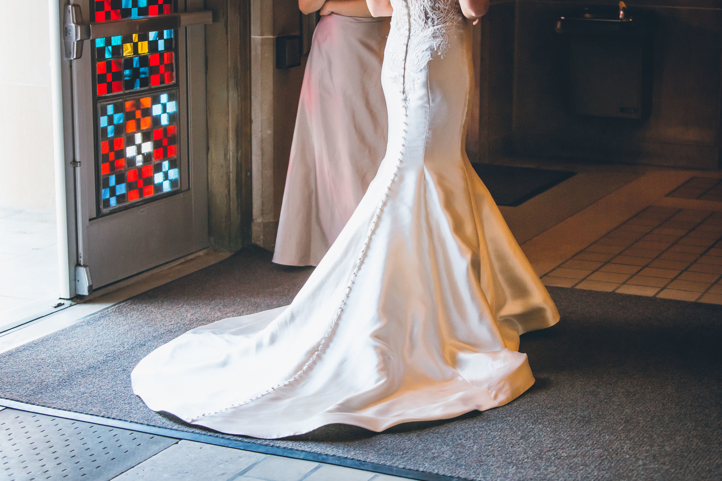 La Crosse, WI Wedding Photographers. La Crosse Bridge. Waterfront Wedding. cathedral wedding.